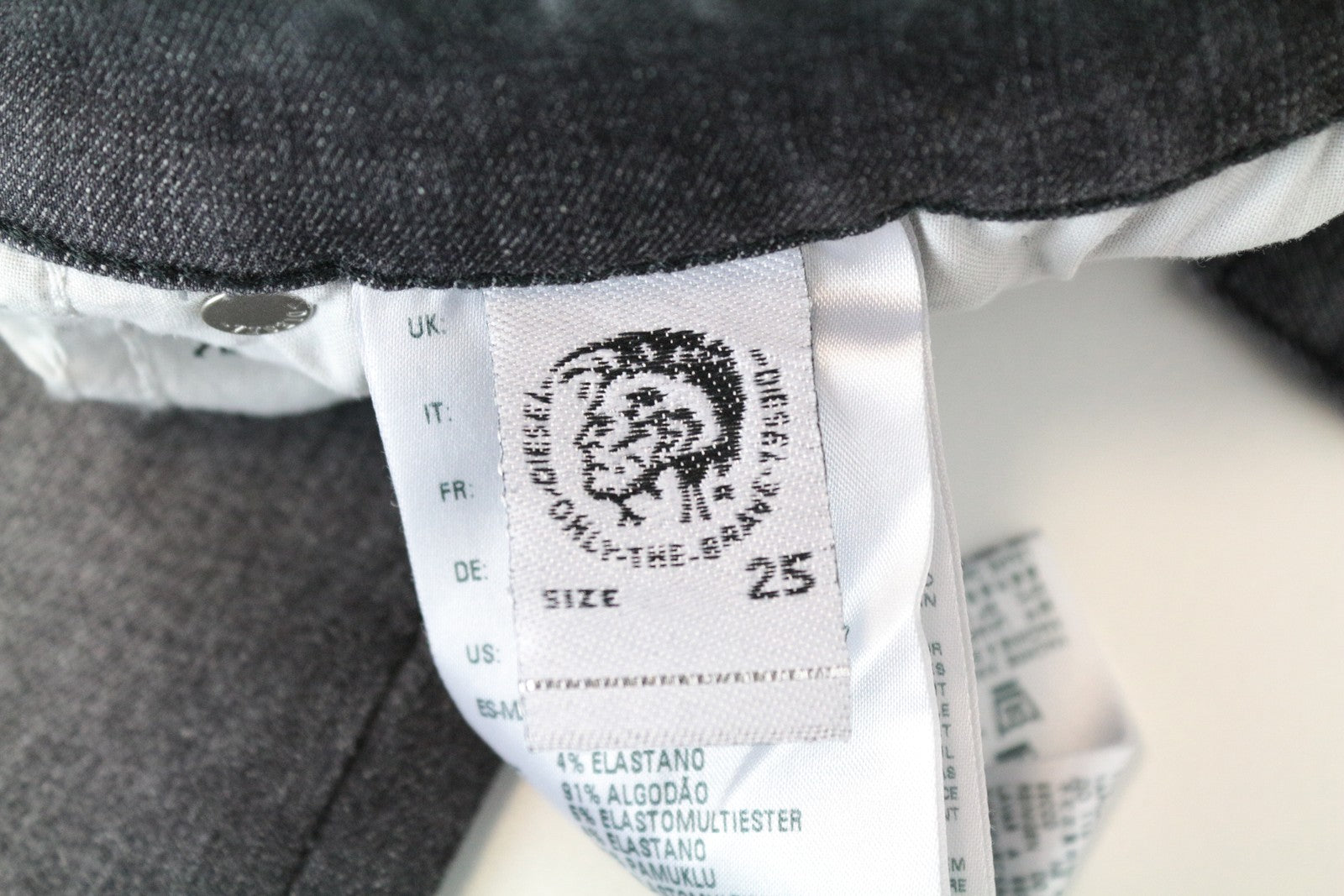 DIESEL Slandy 083AJ W25/L34 pilki, ploni, aptempti, medvilniniai moteriški džinsai 