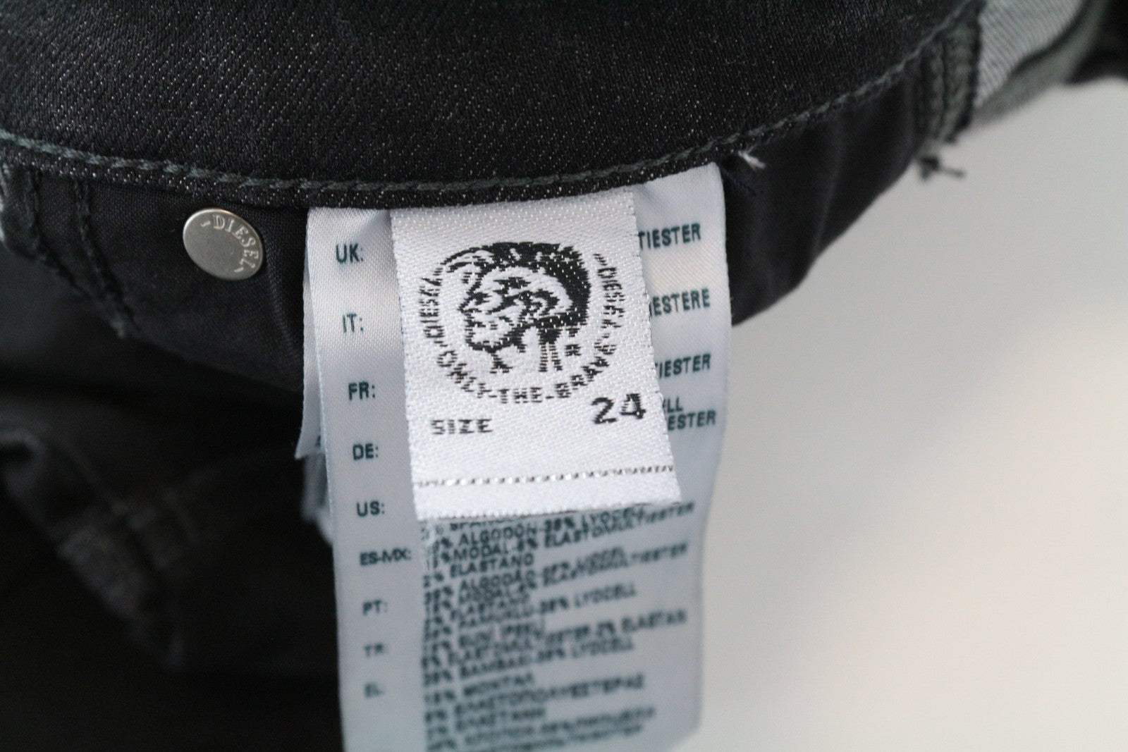 DIESEL Babhila 084YT W24/L30 pilki medvilniniai ploni, aptempti moteriški džinsai 