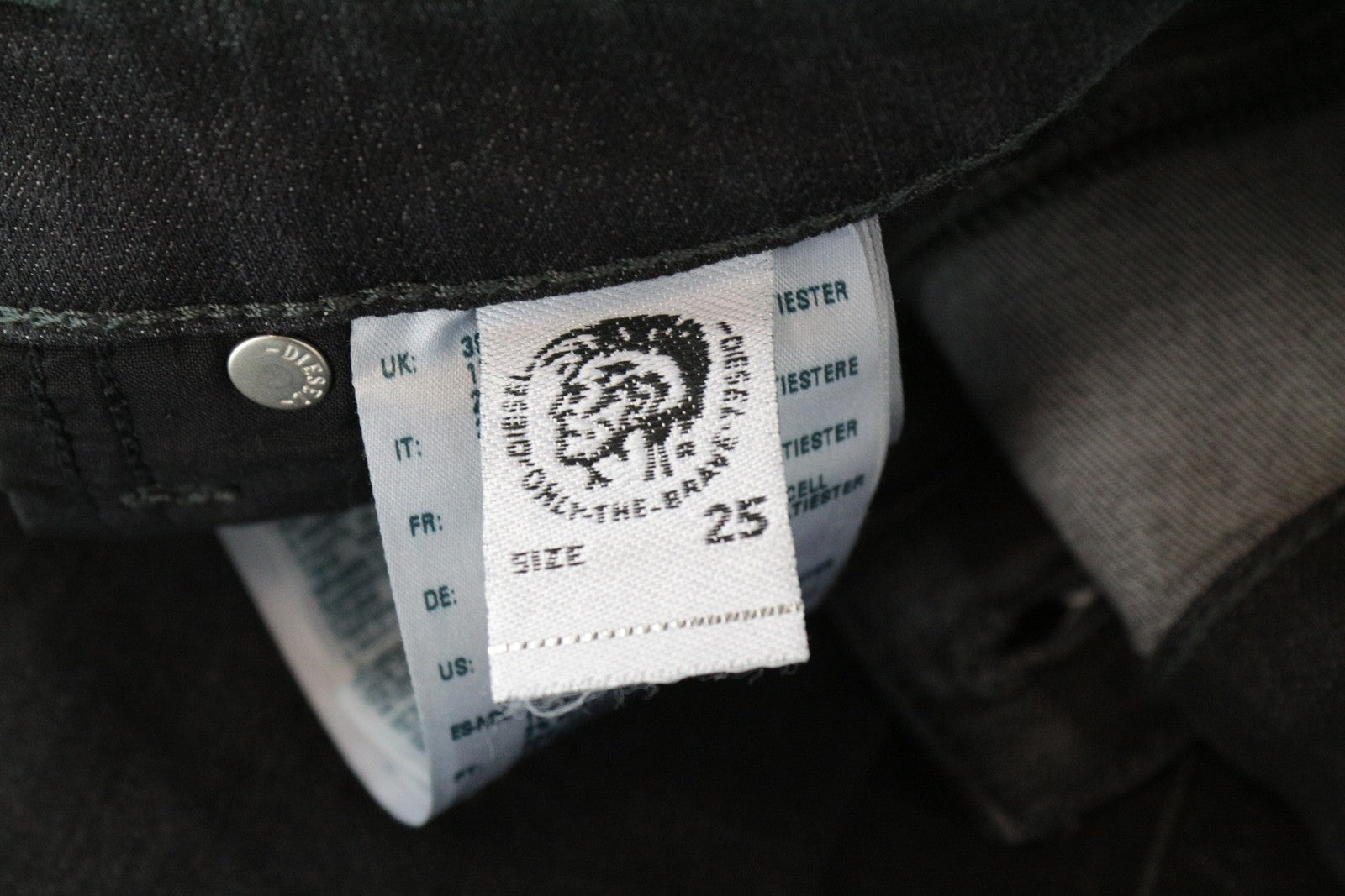 DIESEL Babhila 084YT W25/L30 Slim Fit pilki aptempti tamprūs medvilniniai moteriški džinsai 