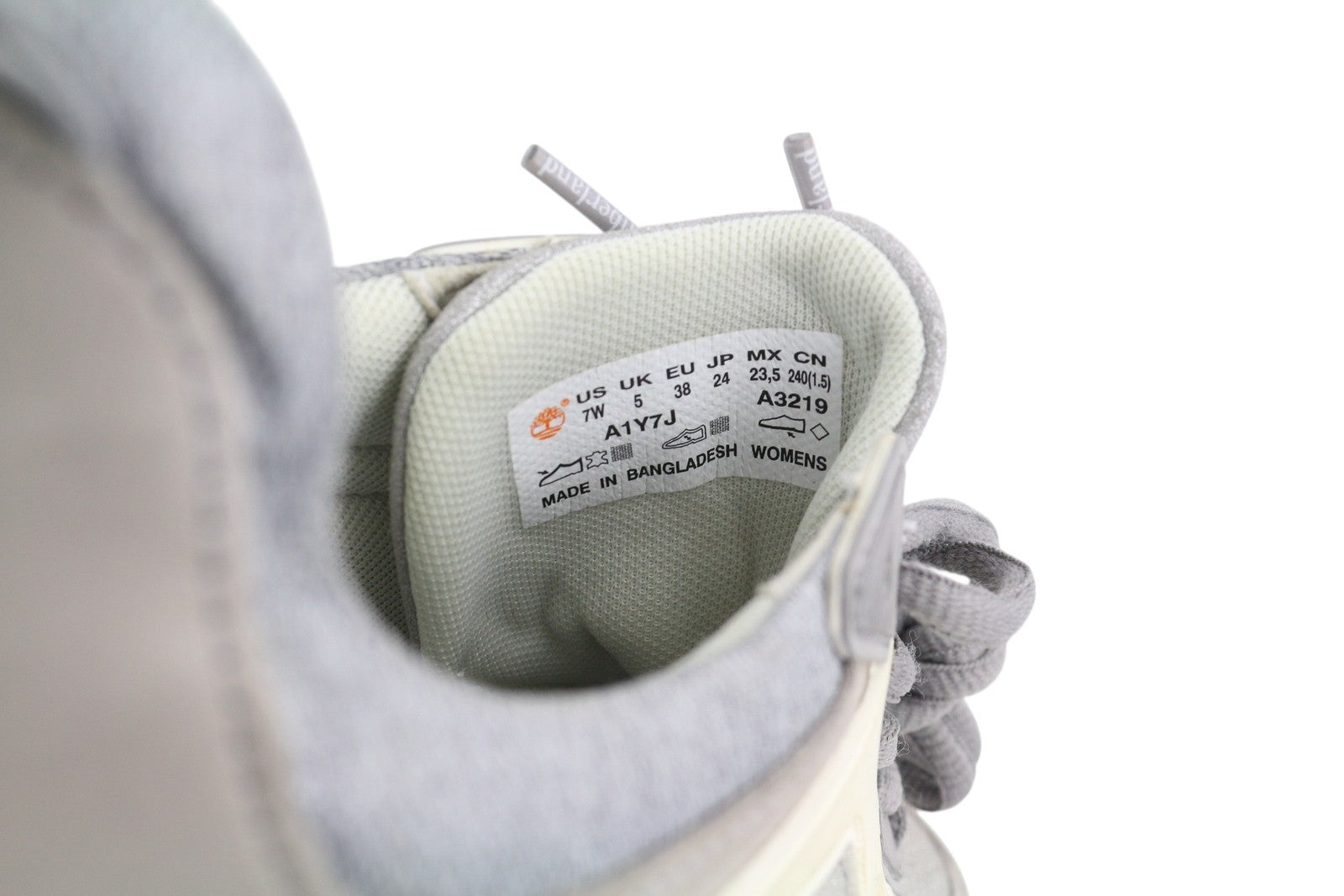 TIMBERLAND A1Y7J moteriški sportbačiai, 38 dydžio, pilkos odos, blizgantys, migdolų spalvos noseliai. 