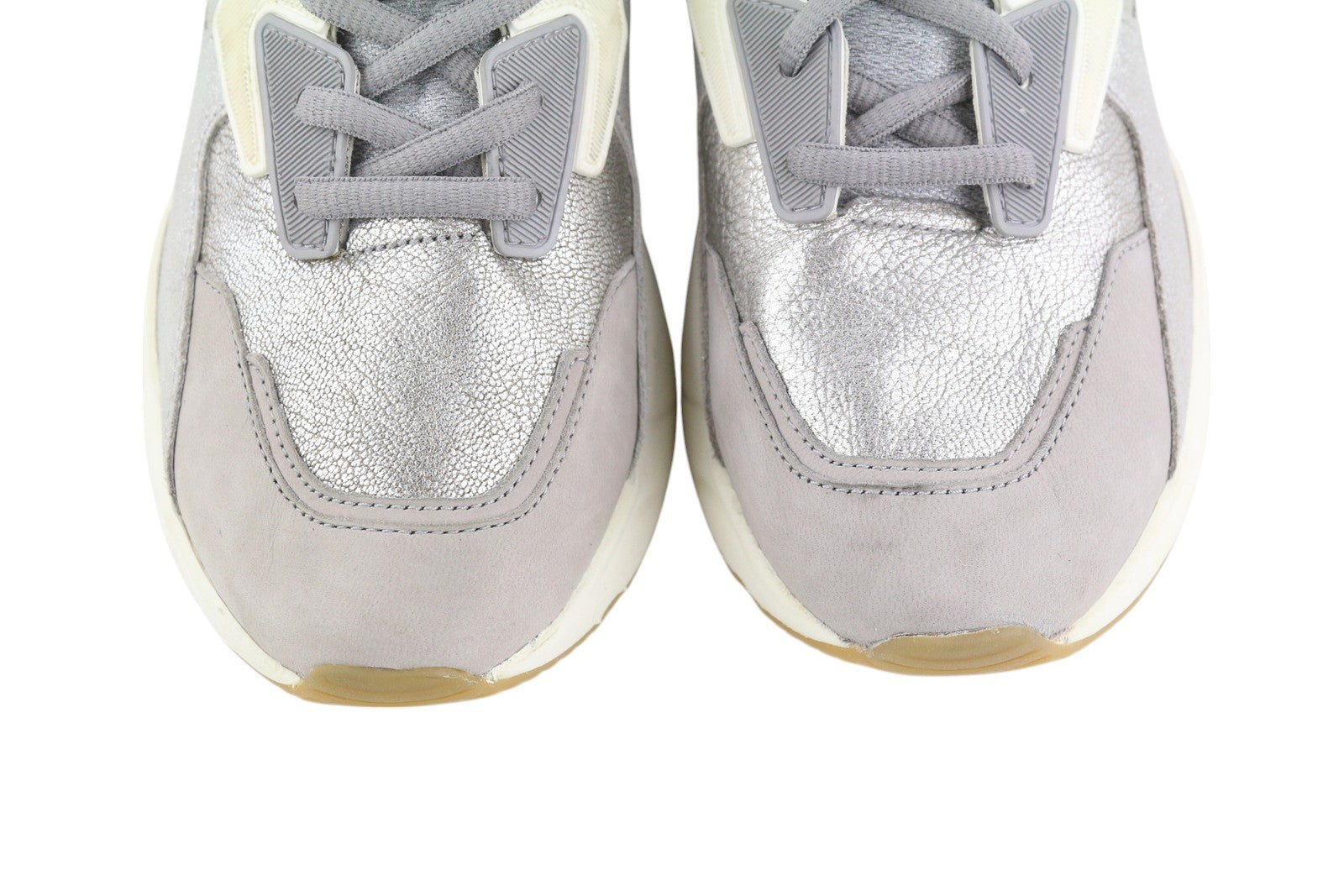 TIMBERLAND A1Y7J moteriški sportbačiai, 38 dydžio, pilkos odos, blizgantys, migdolų spalvos noseliai. 