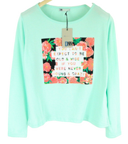 DNN moteriškas megztinis S dydžio, mėtinės mėlynos spalvos, ilgomis rankovėmis, medvilninis šūkio dizainas 