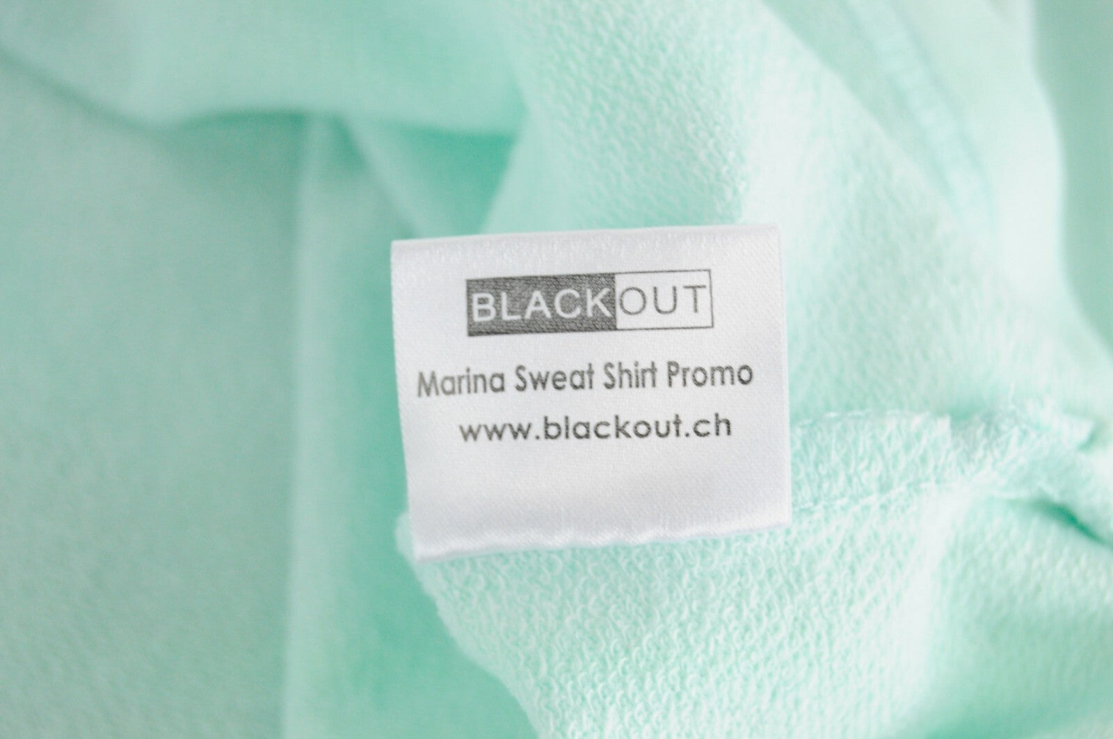 DNN moteriškas megztinis S dydžio, mėtinės mėlynos spalvos, ilgomis rankovėmis, medvilninis šūkio dizainas 