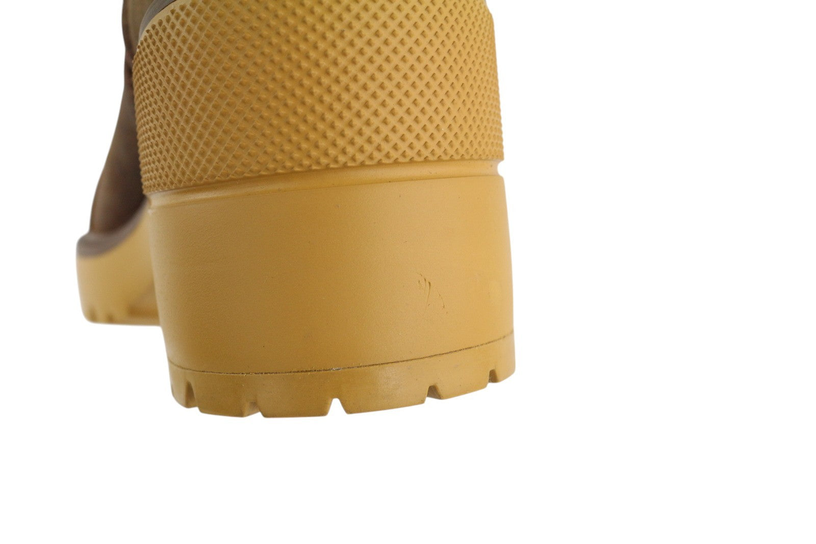 TIMBERLAND A25BV moteriški aulinukai, rudi, odiniai, 39/40 dydžio, su kulniuku, sendinto stiliaus, vidutinio aukščio. 