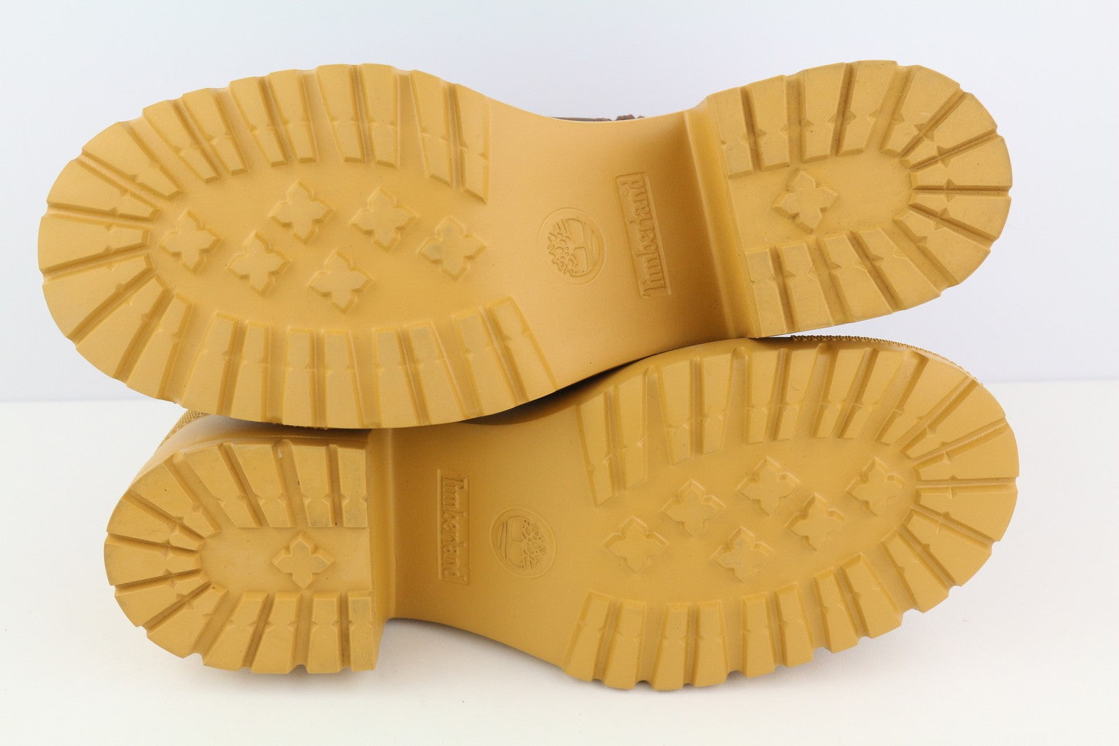 TIMBERLAND A25BV moteriški aulinukai, rudi, odiniai, 39/40 dydžio, su kulniuku, sendinto stiliaus, vidutinio aukščio. 