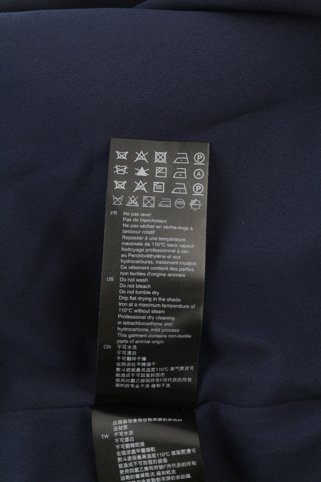 SANDRO moteriška suknelė 40 tamsiai mėlyna ilgomis rankovėmis, pamušalu, suvarstoma nugara, užtrauktuku. 