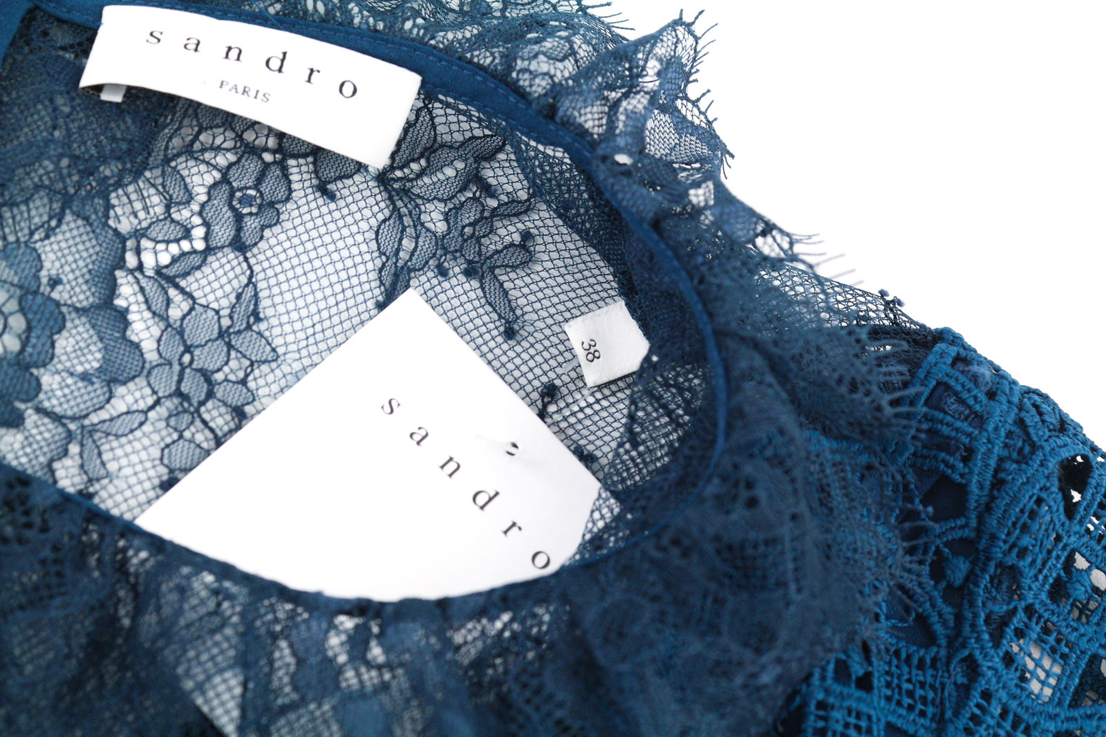 SANDRO moteriška suknelė, 38 dydžio, mėlyna, ilgomis rankovėmis, su nėriniuotais ir klostuotais pamušalais. 