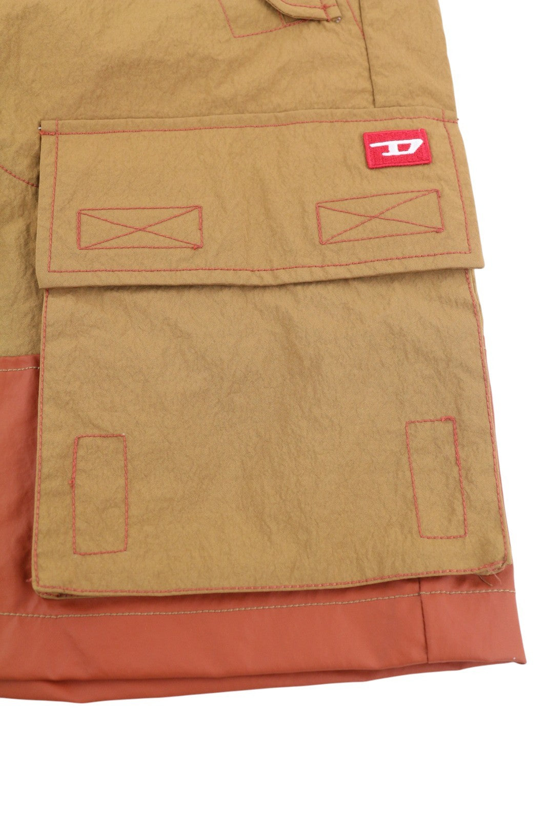 DIESEL P-Glary vyriški šortai W32 Cargo rudi, su elastingu juosmeniu ir keliomis kišenėmis, rekomenduojama kaina – 175 € 