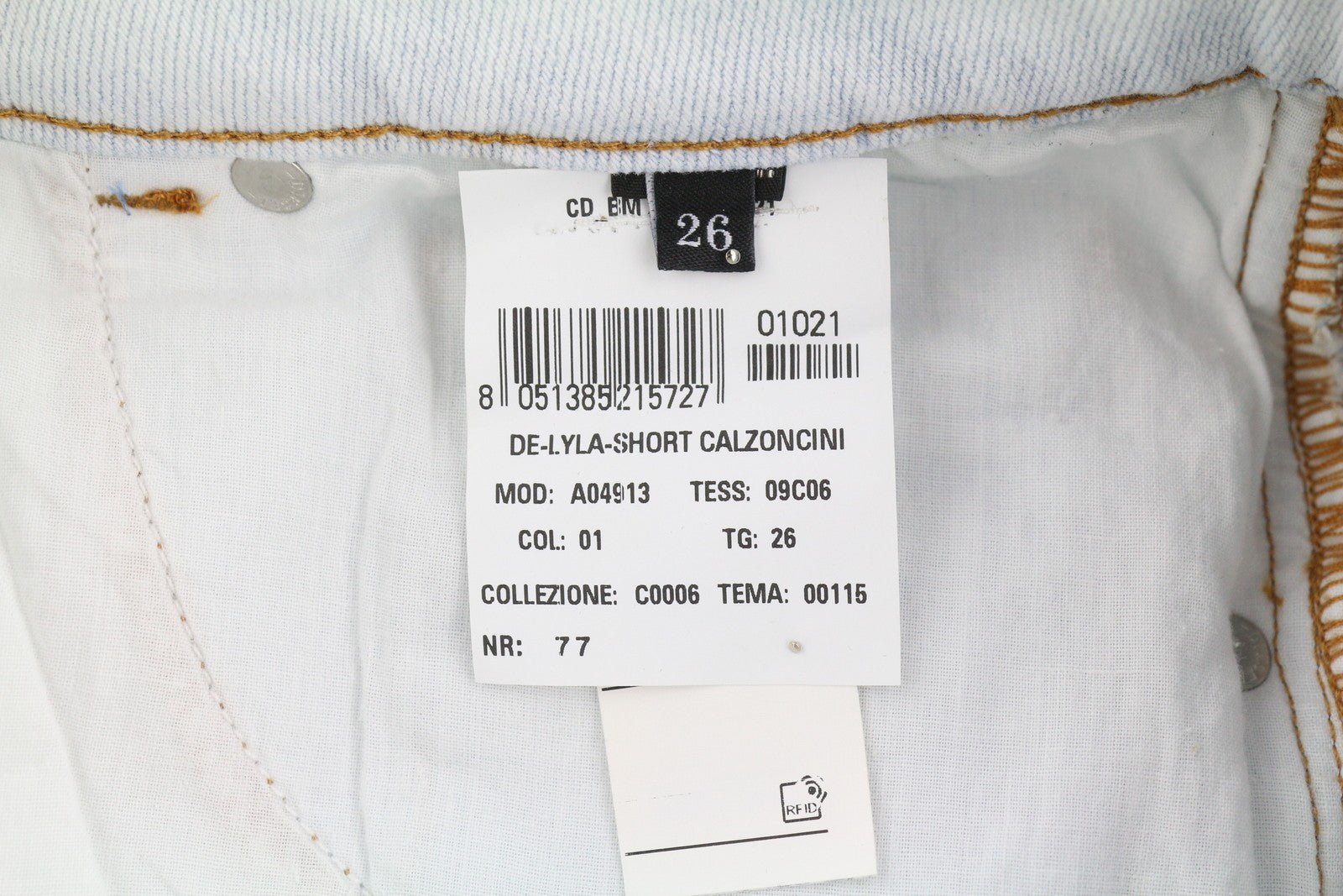 DIESEL De-Lyla 09C06 moteriški šortai W26 šviesiai mėlyni džinsiniai šortai su užtrauktuku ir logotipu, laisvalaikio stiliaus. 