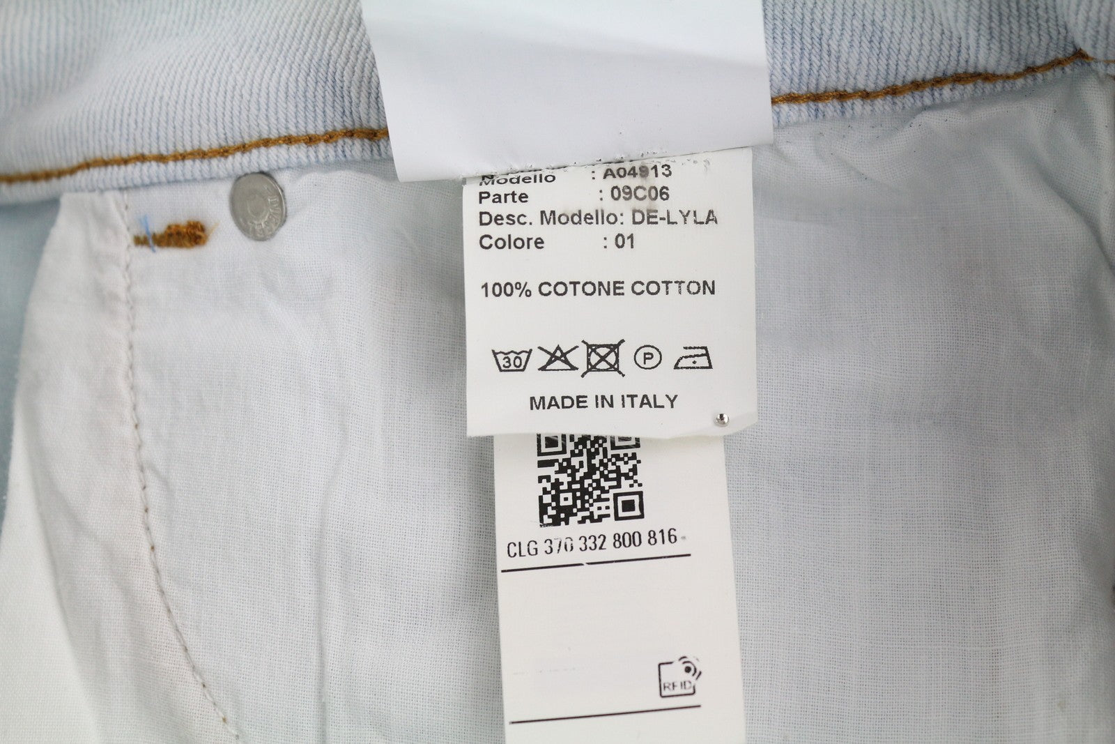 DIESEL De-Lyla 09C06 moteriški šortai W26 šviesiai mėlyni džinsiniai šortai su užtrauktuku ir logotipu, laisvalaikio stiliaus. 