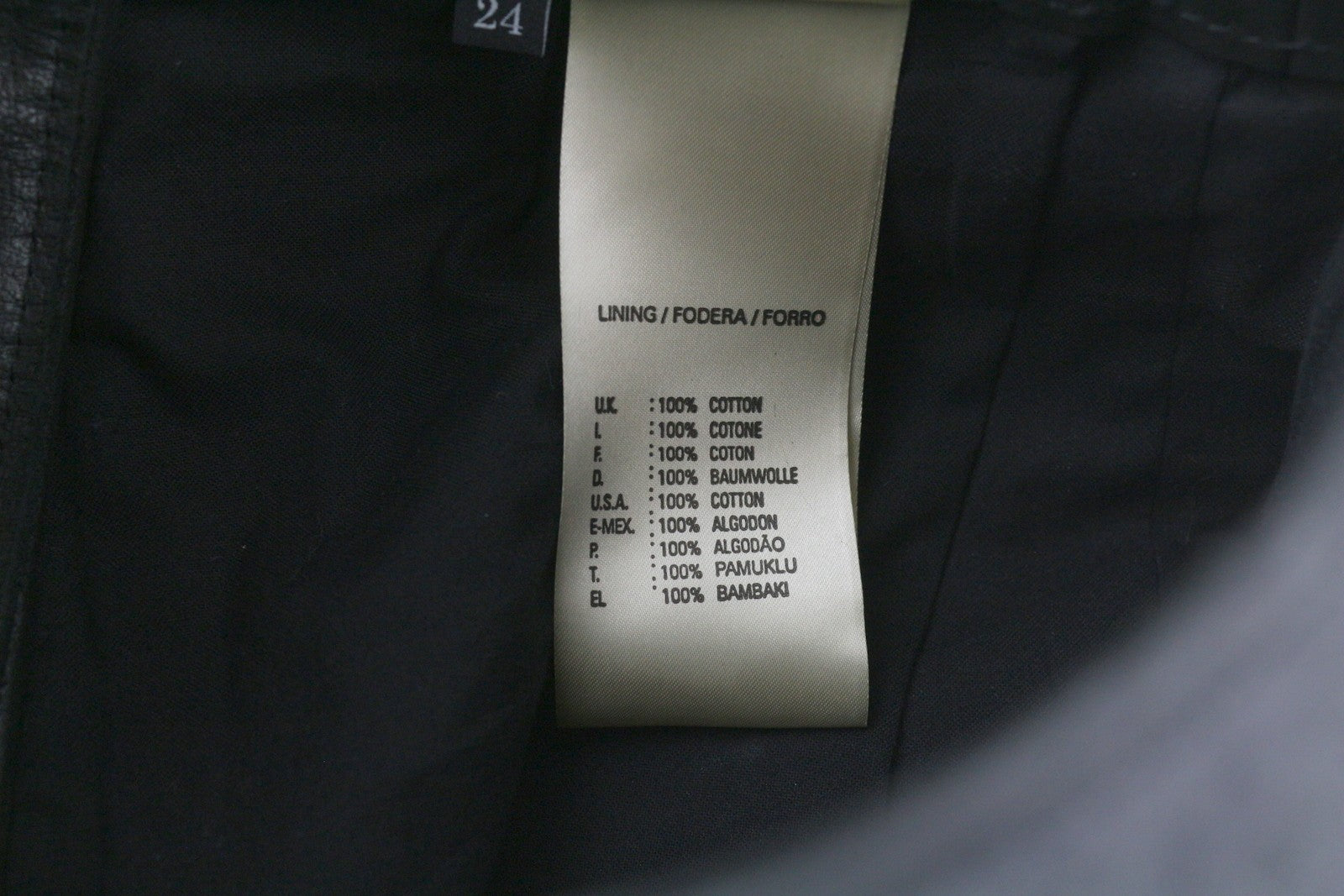 DIESEL L-Leonis 0GANN moteriški šortai W24 juodi su odiniais kutais, rekomenduojama mažmeninė kaina – 500 € 