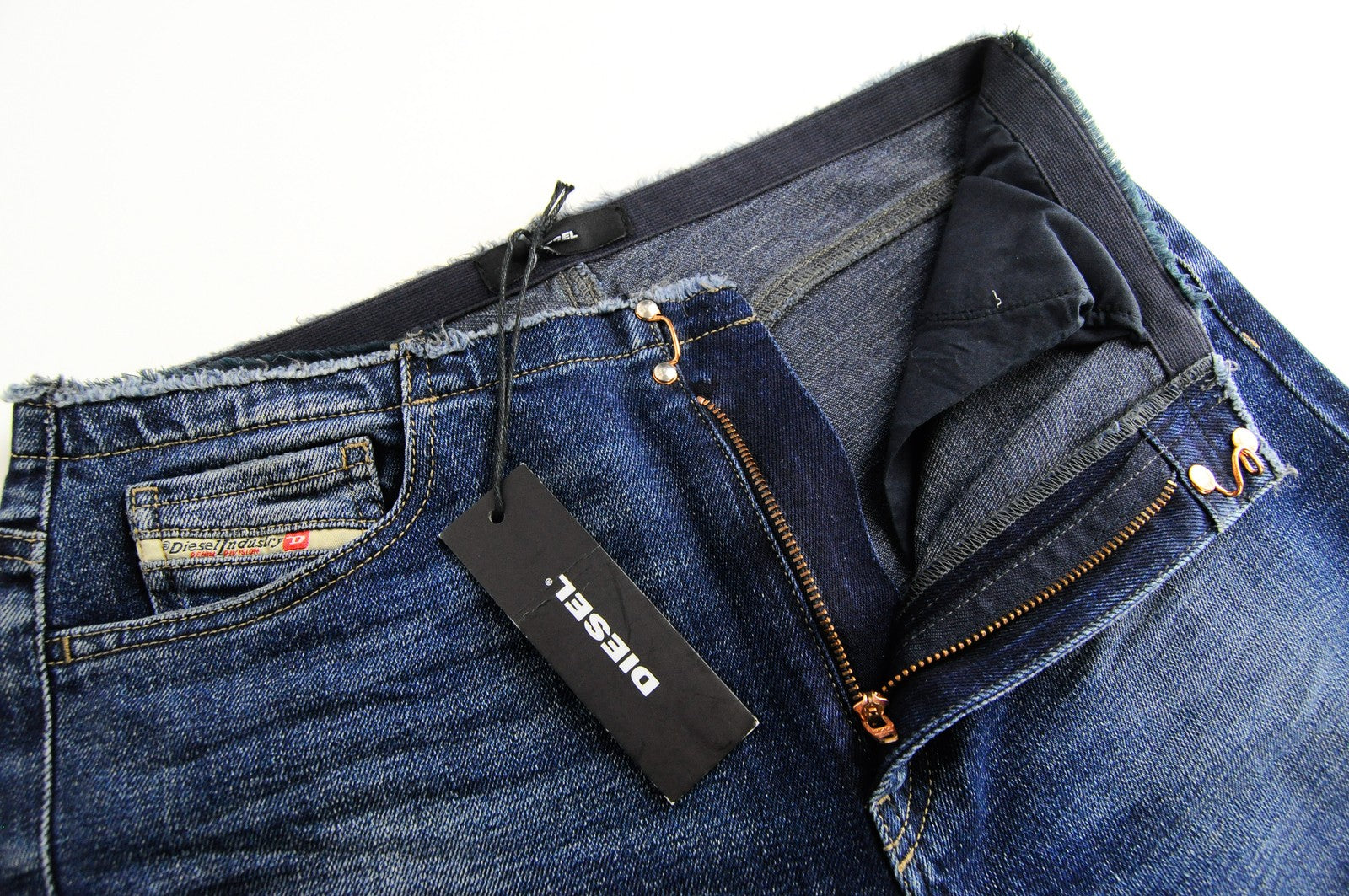 DIESEL De-Doras 084MC moteriški džinsai W27 Patched Platėjančios trumpintos odos džinsai su lopais ir apnašomis 