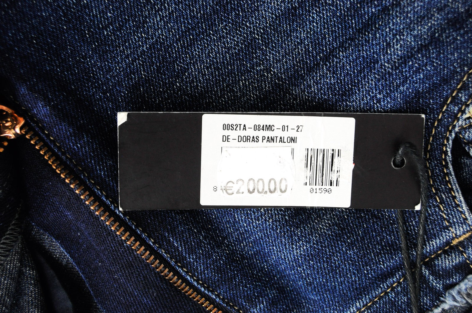 DIESEL De-Doras 084MC moteriški džinsai W27 Patched Platėjančios trumpintos odos džinsai su lopais ir apnašomis 