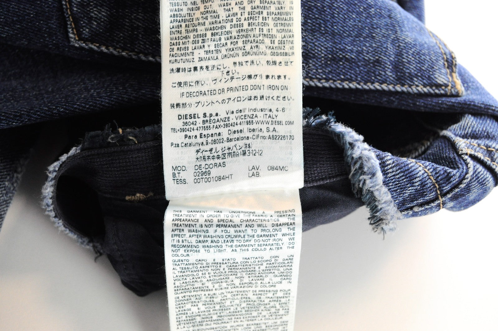 DIESEL De-Doras 084MC moteriški džinsai W27 Patched Platėjančios trumpintos odos džinsai su lopais ir apnašomis 