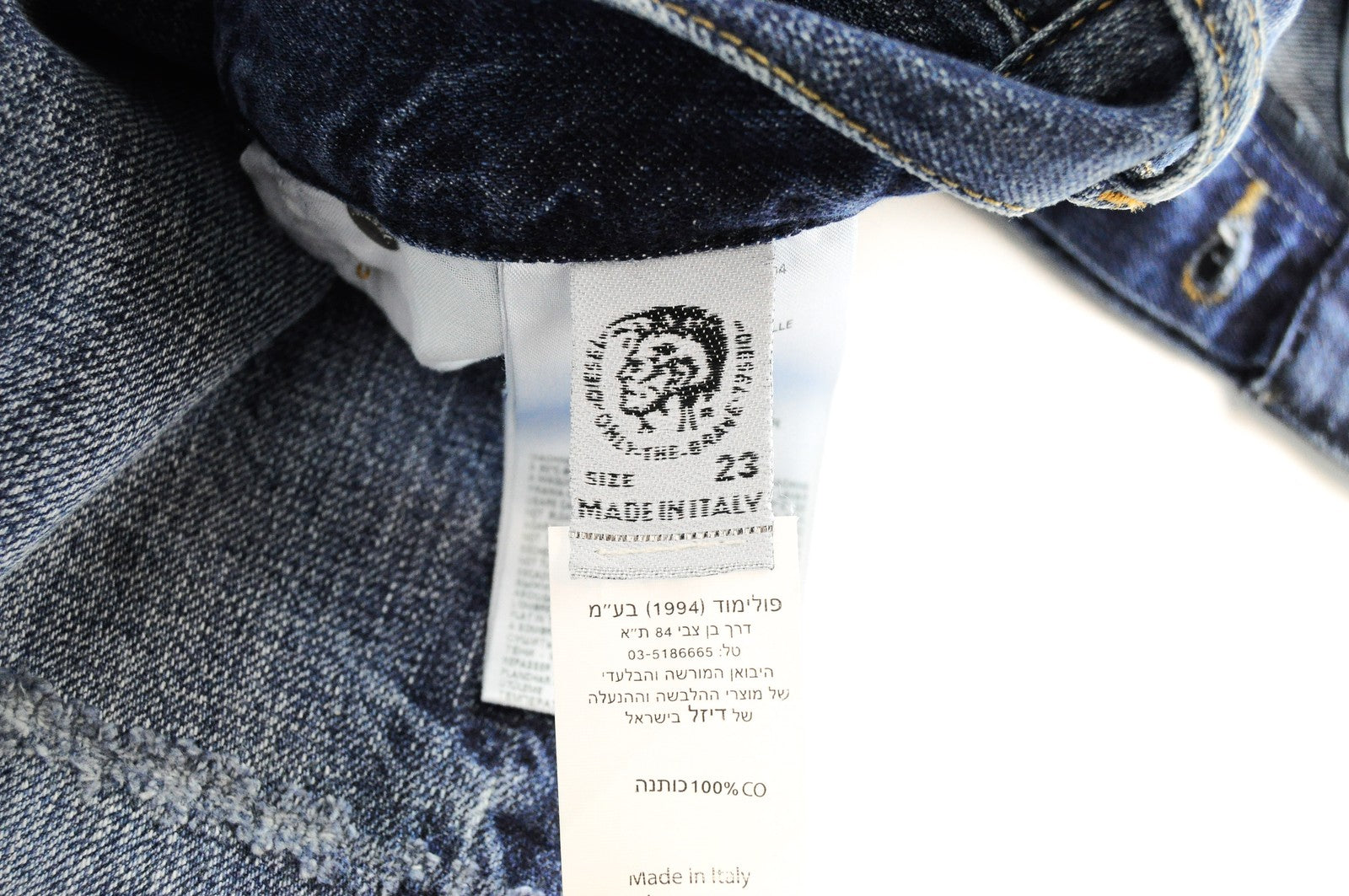 DIESEL Aryel 080AH moteriški džinsai W23 L30 plėšyti mėlyni sendinto audinio tiesūs 