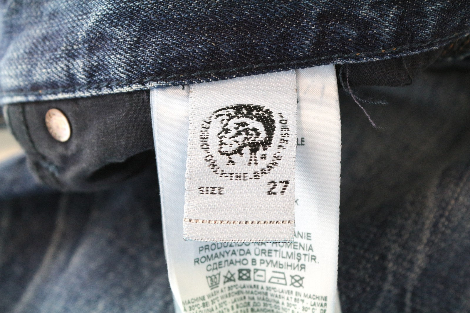 DIESEL Mharky 080AG W27 L30 mėlyni plėšyti ploni vyriški džinsai be tamprių kirpimų 