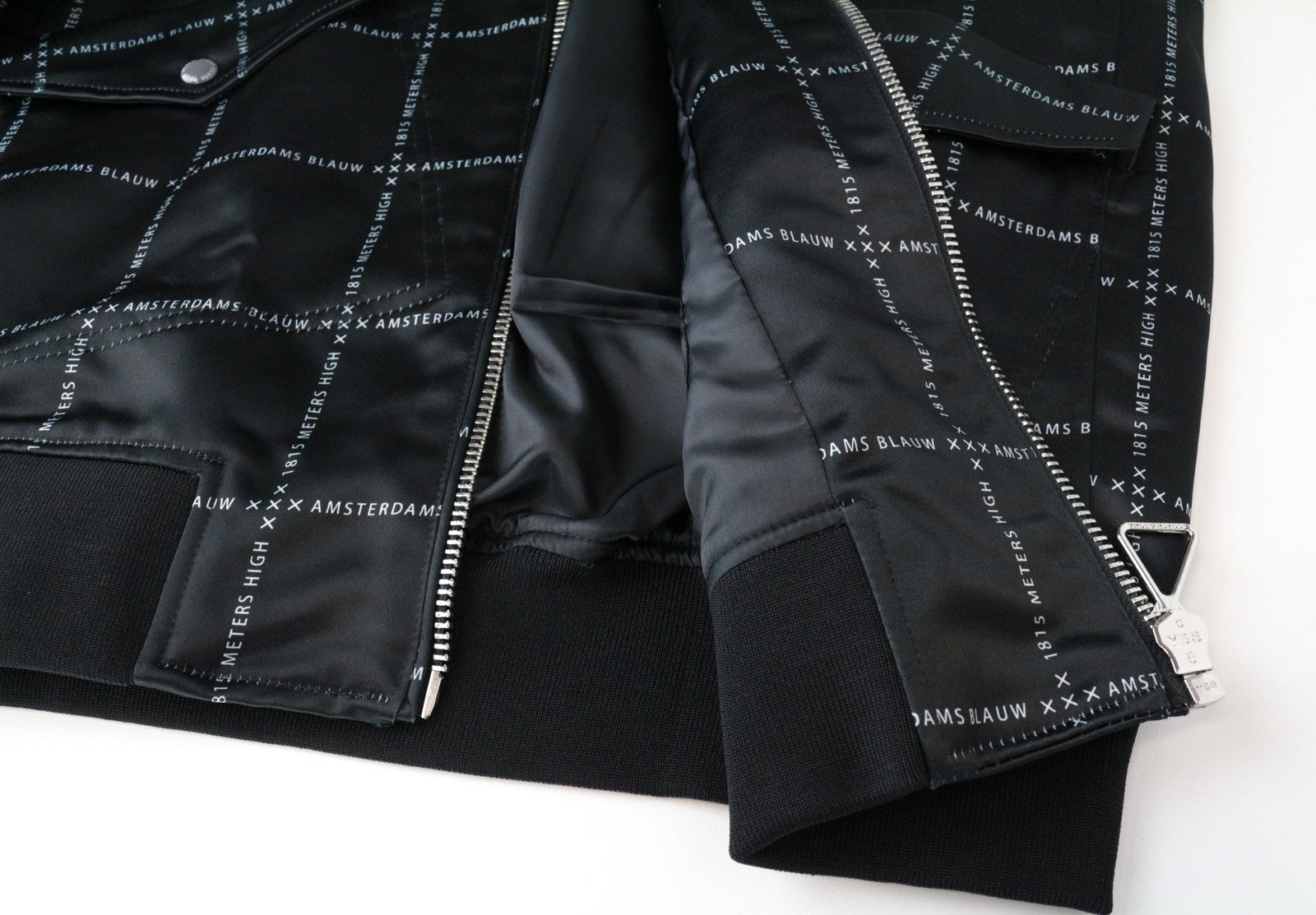 SCOTCH &amp; SODA ~XL vyriška Harrington striukė su juodu languotu grafiniu raštu ir langiniu dizainu 