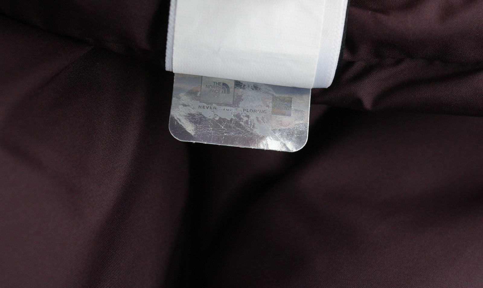 THE NORTH FACE Box Canyon moteriška striukė L 550 pūkinė, izoliuota, dygsniuota, bordo spalvos 