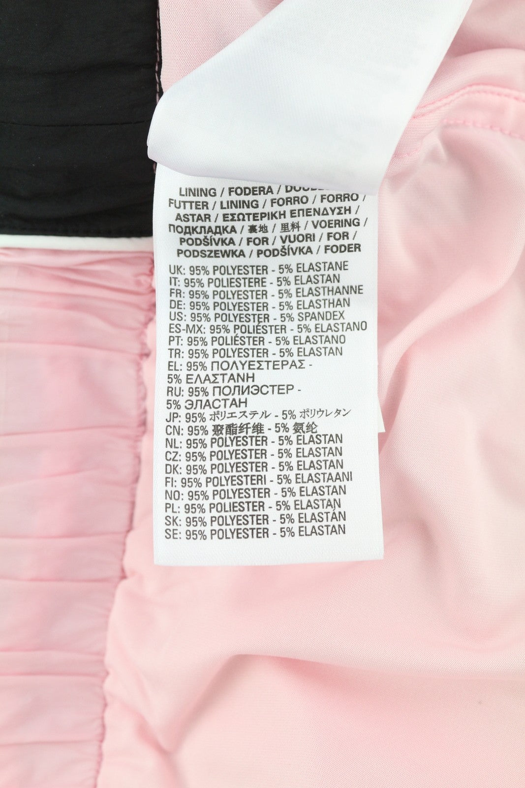 DIESEL Awwb-Eicy-Wt 12 moteriški šortai L dydžio rožiniai su elastingu juosmeniu, pamušalu ir logotipu, rekomenduojama kaina – 90 € (juodi) 