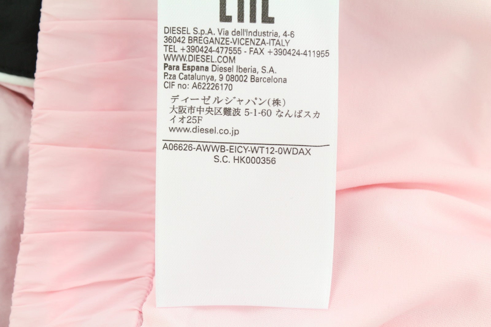 DIESEL Awwb-Eicy-Wt 12 moteriški šortai L dydžio rožiniai su elastingu juosmeniu, pamušalu ir logotipu, rekomenduojama kaina – 90 € (juodi) 