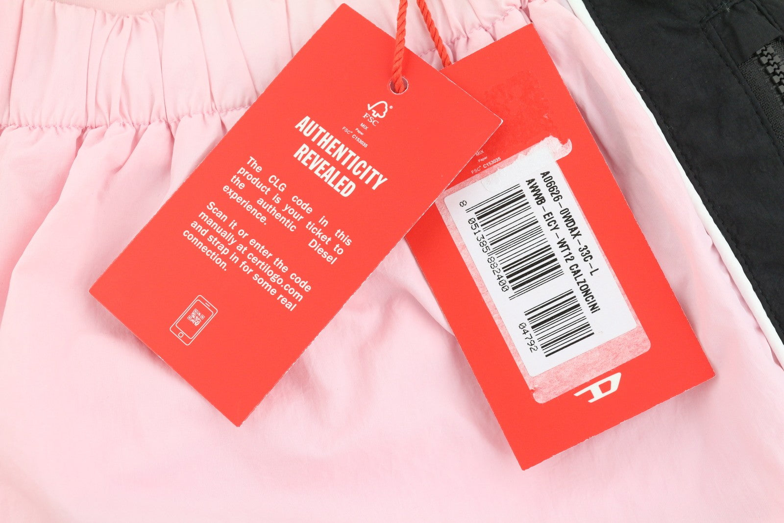 DIESEL Awwb-Eicy-Wt 12 moteriški šortai L dydžio rožiniai su elastingu juosmeniu, pamušalu ir logotipu, rekomenduojama kaina – 90 € (juodi) 