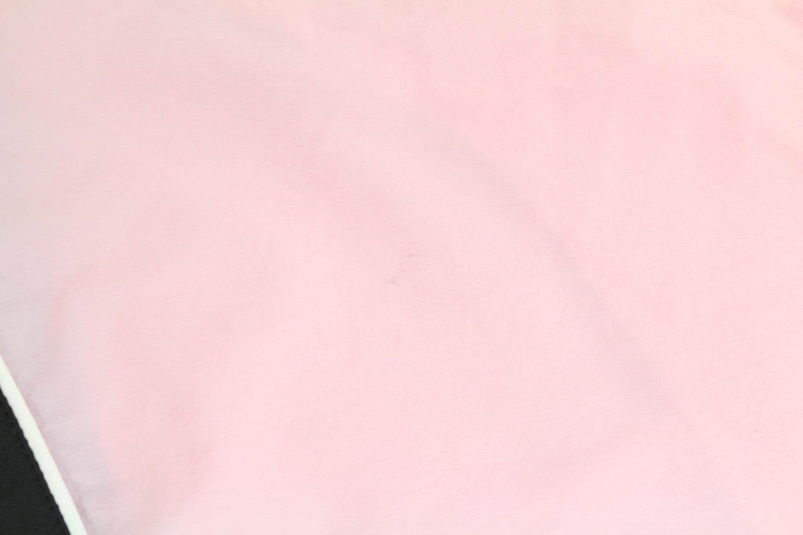 DIESEL Awwb-Eicy-Wt 12 moteriški šortai L dydžio rožiniai su elastingu juosmeniu, pamušalu ir logotipu, rekomenduojama kaina – 90 € (juodi) 