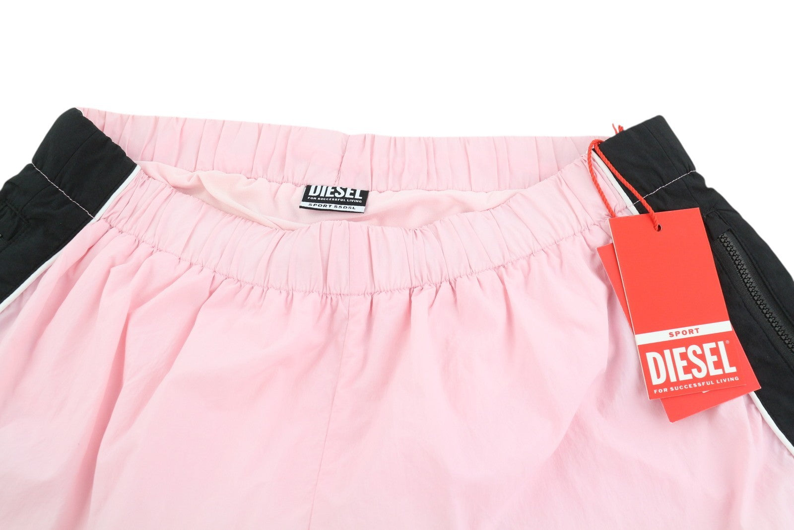 DIESEL Awwb-Eicy-Wt 12 moteriški šortai L dydžio rožiniai su elastingu juosmeniu, pamušalu ir logotipu, rekomenduojama kaina – 90 € (juodi) 