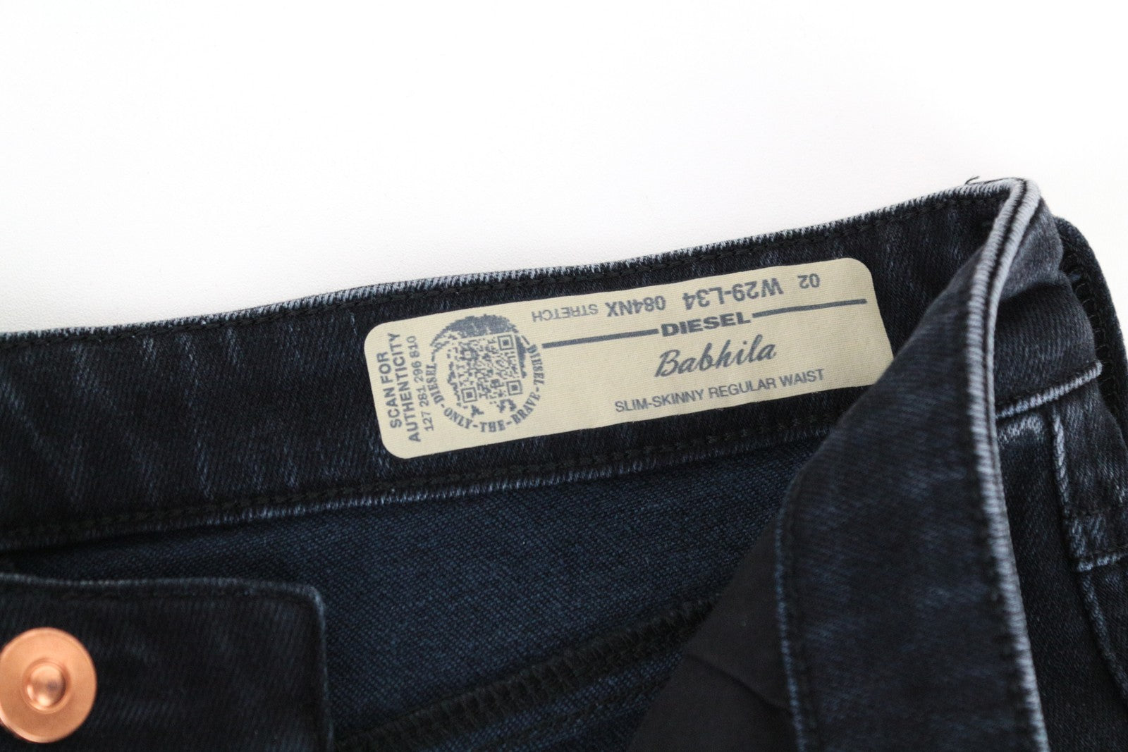 DIESEL Babhila 084NX W29 L34 moteriški tamprūs, aptempti džinsai tamsiai mėlyni 