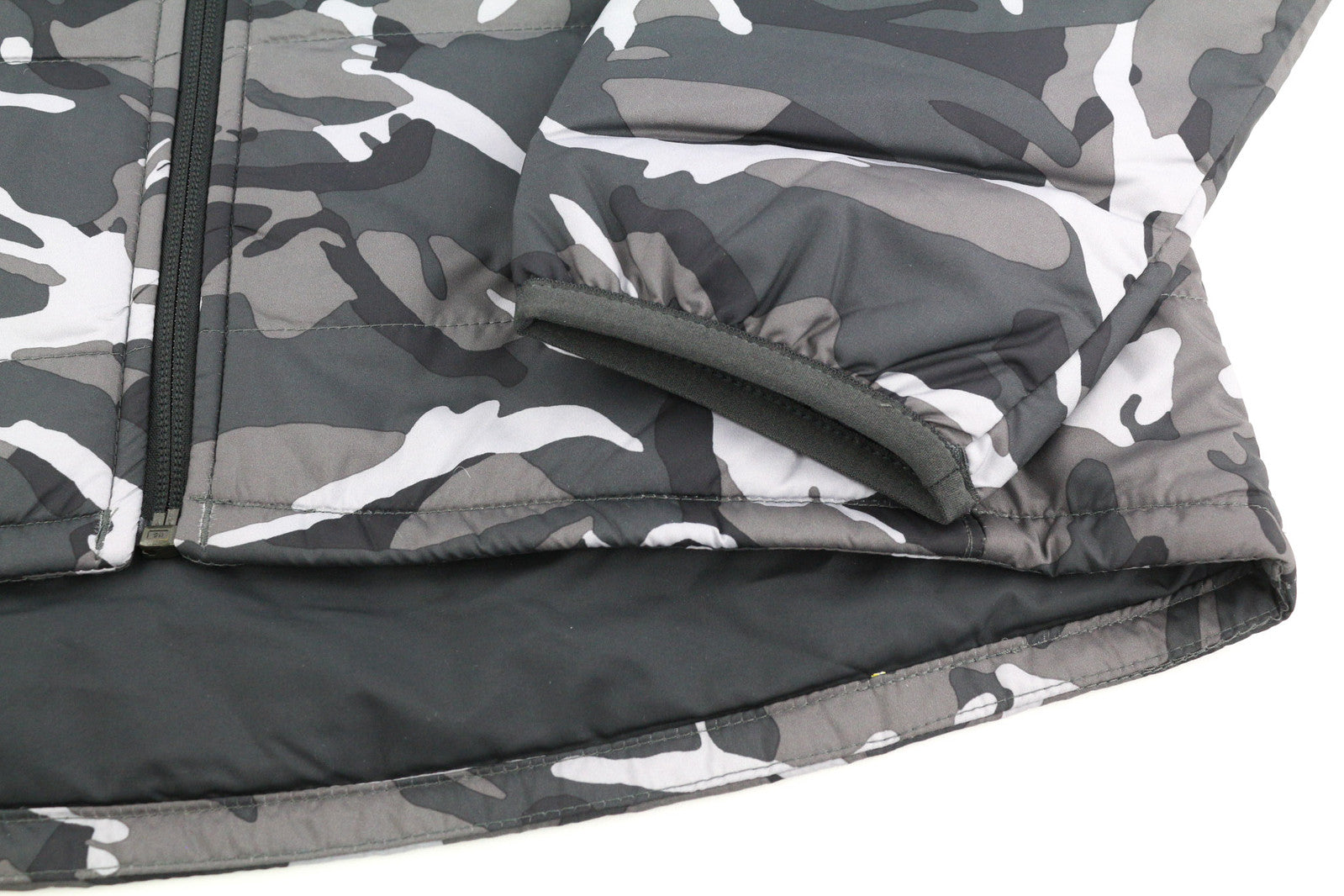 THE NORTH FACE Printed Reactor Insulated Boy striukė L su gobtuvu ir kamufliažiniu logotipu 