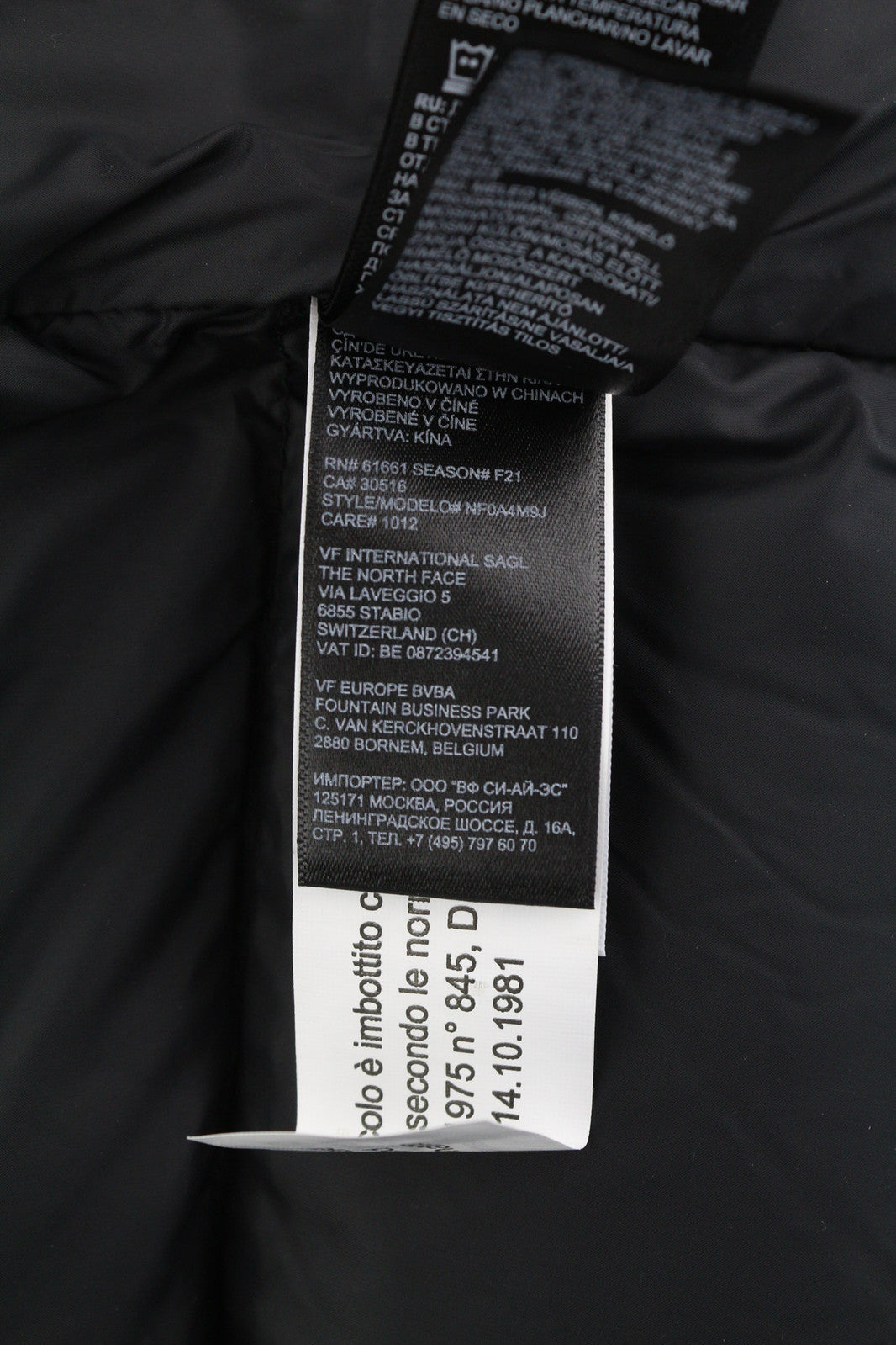 THE NORTH FACE Diablo pūkinė vyriška striukė S 700 su izoliacija ir dygsniuotu logotipu bei pūkuota danga. 