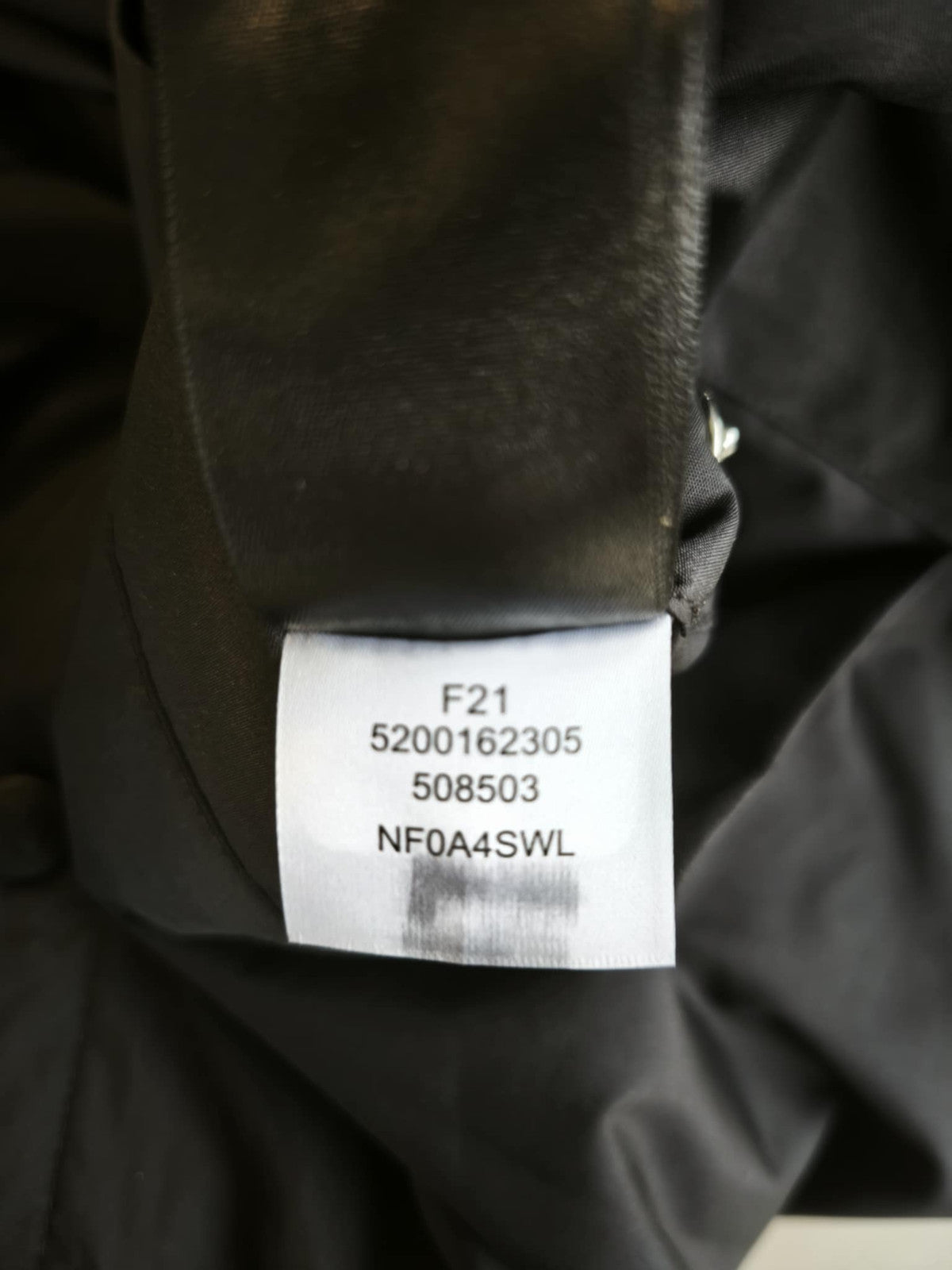 „THE NORTH FACE Telegraphic Coaches“ vyriška striukė XL dydžio, su vilnos pamušalu ir vėjui atspariu pamušalu. 