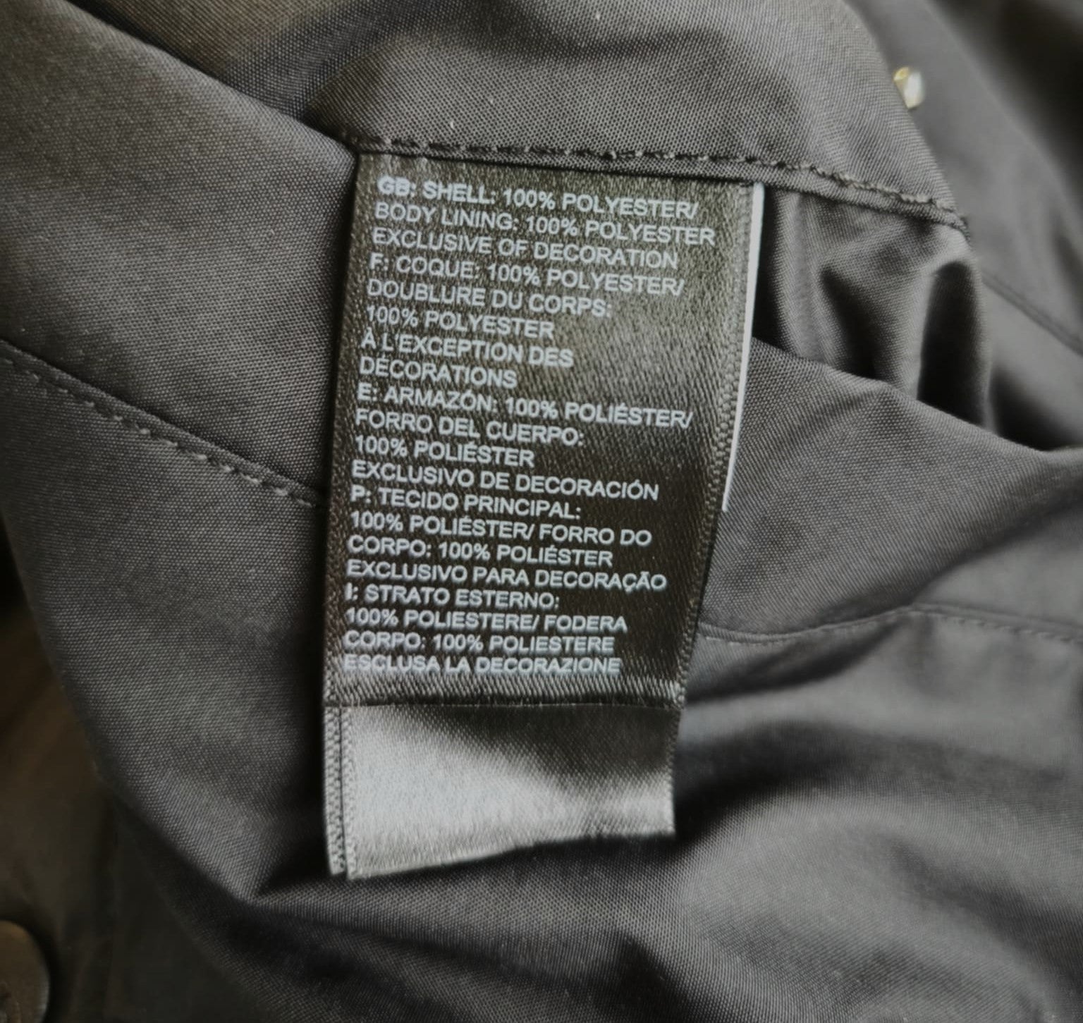 „THE NORTH FACE Telegraphic Coaches“ vyriška striukė XL dydžio, su vilnos pamušalu ir vėjui atspariu pamušalu. 