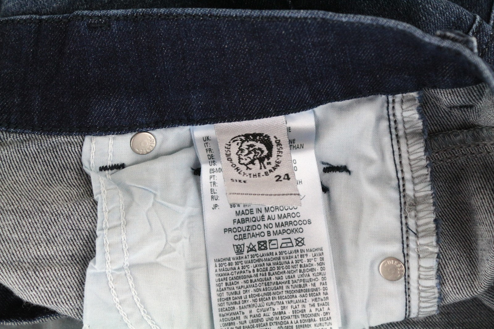 DIESEL Sandy 0685T moteriški džinsai W24/L34 Slim Straight Girls mėlyni, tamprūs medvilniniai džinsai 