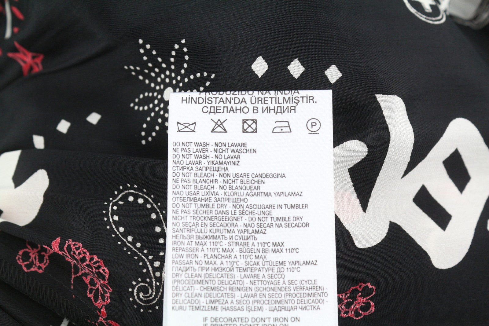 DIESEL O-Miyo-B moteriškas sijonas XS, su tampriu juosmeniu, raštuotas iki kelių, rekomenduojama kaina – 150 € 