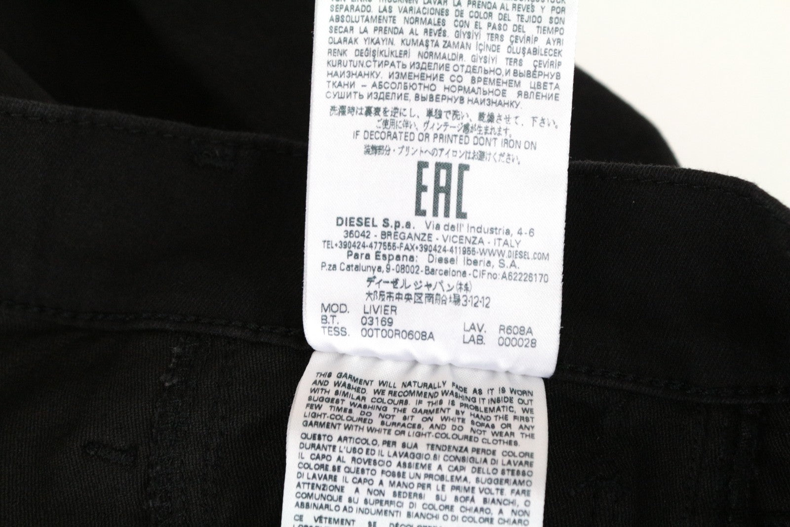 DIESEL Livier R608A moteriški džinsai W25 itin ploni, juodi, tamprūs medvilniniai džinsai 