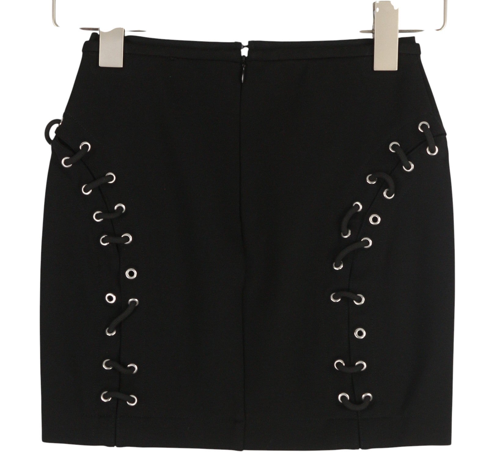 DIESEL O-Fujo 0JASB moteriškas sijonas, W24, juodos spalvos, sidabro atspalvio detalės, tamprus, rekomenduojama kaina – 165 €. 