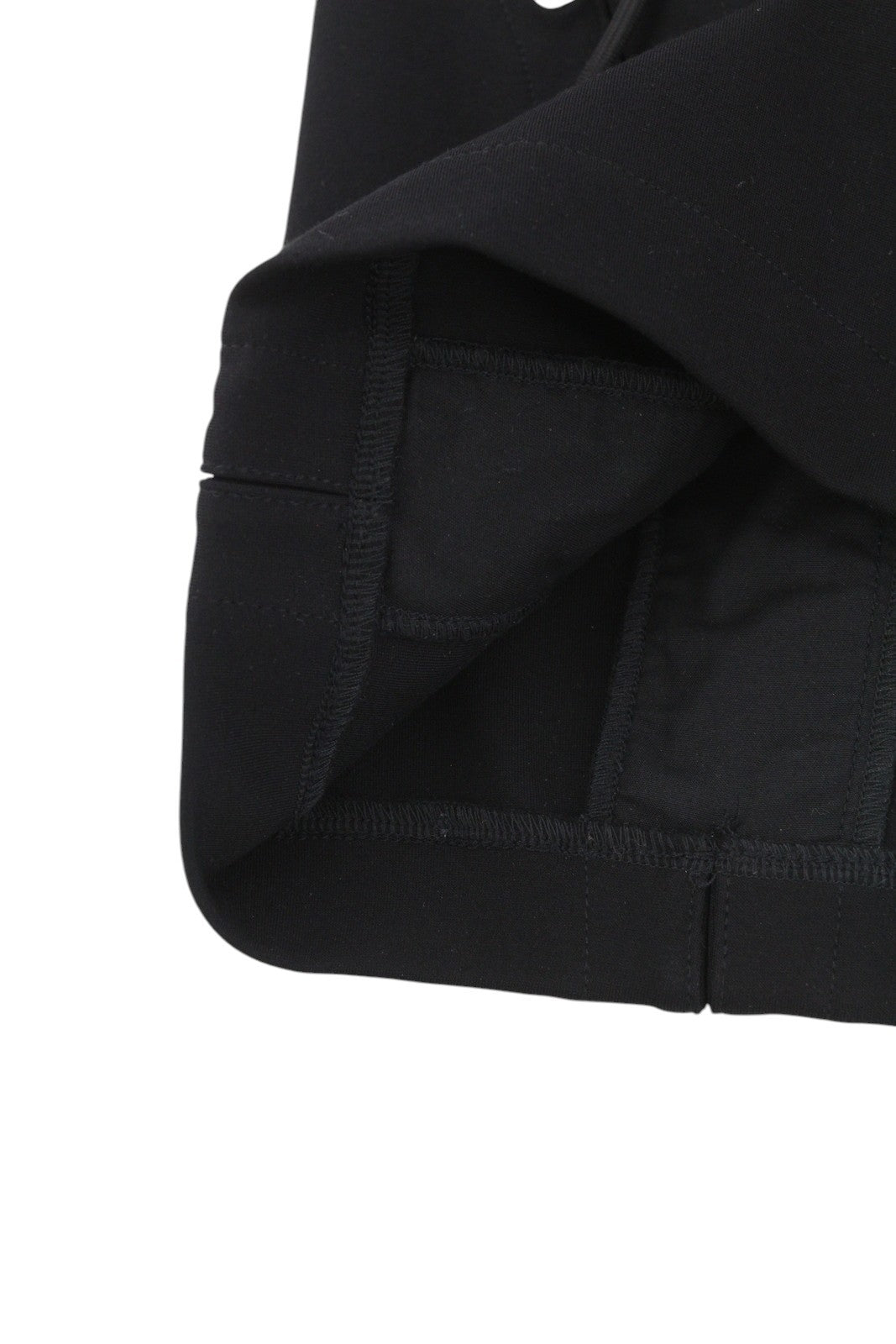 DIESEL O-Fujo 0JASB moteriškas sijonas, W24, juodos spalvos, sidabro atspalvio detalės, tamprus, rekomenduojama kaina – 165 €. 