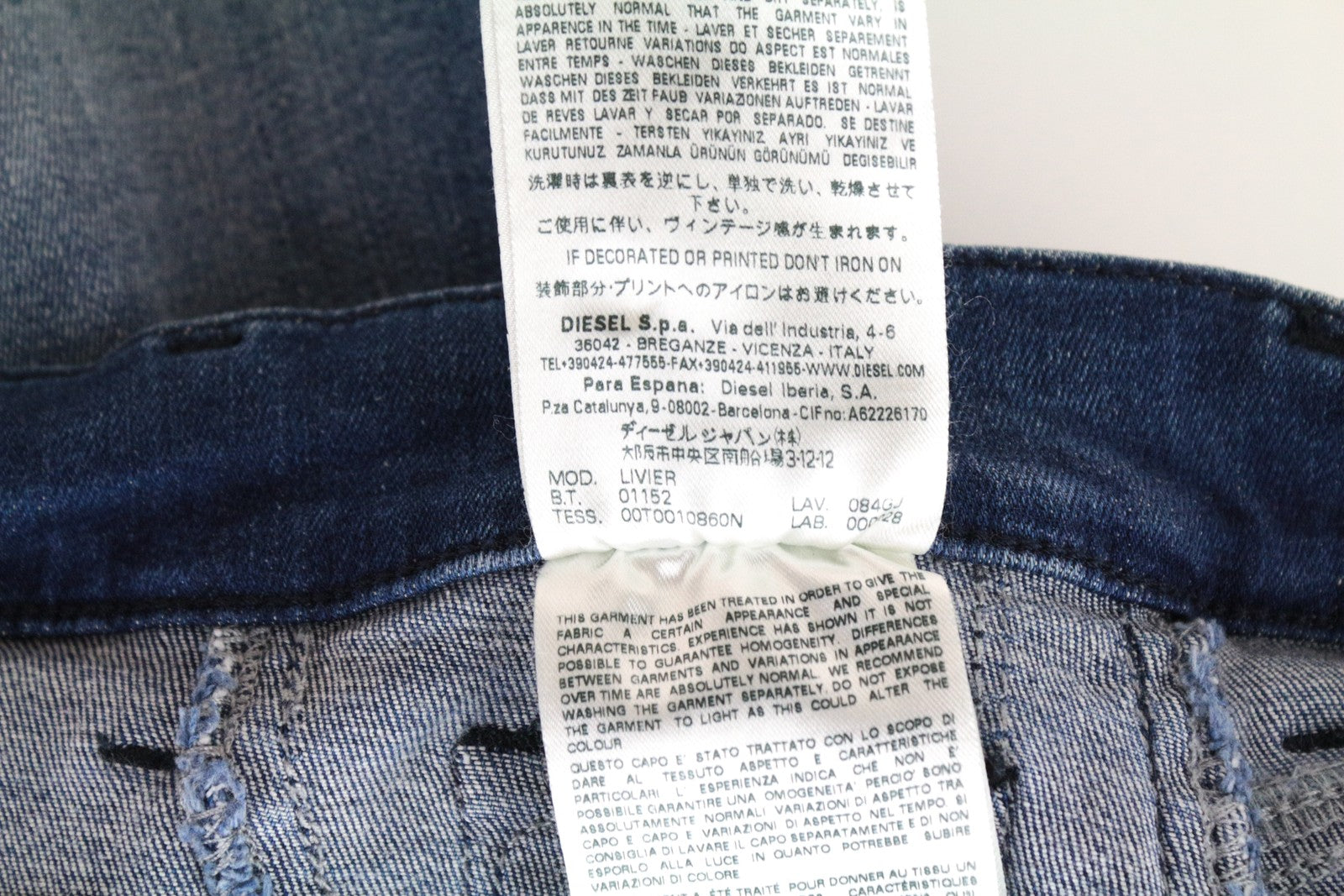 DIESEL Livier 084GJ moteriški džinsai W24 Super Slim mergaitėms, plėšytos medvilnės tamprės, mėlyni 