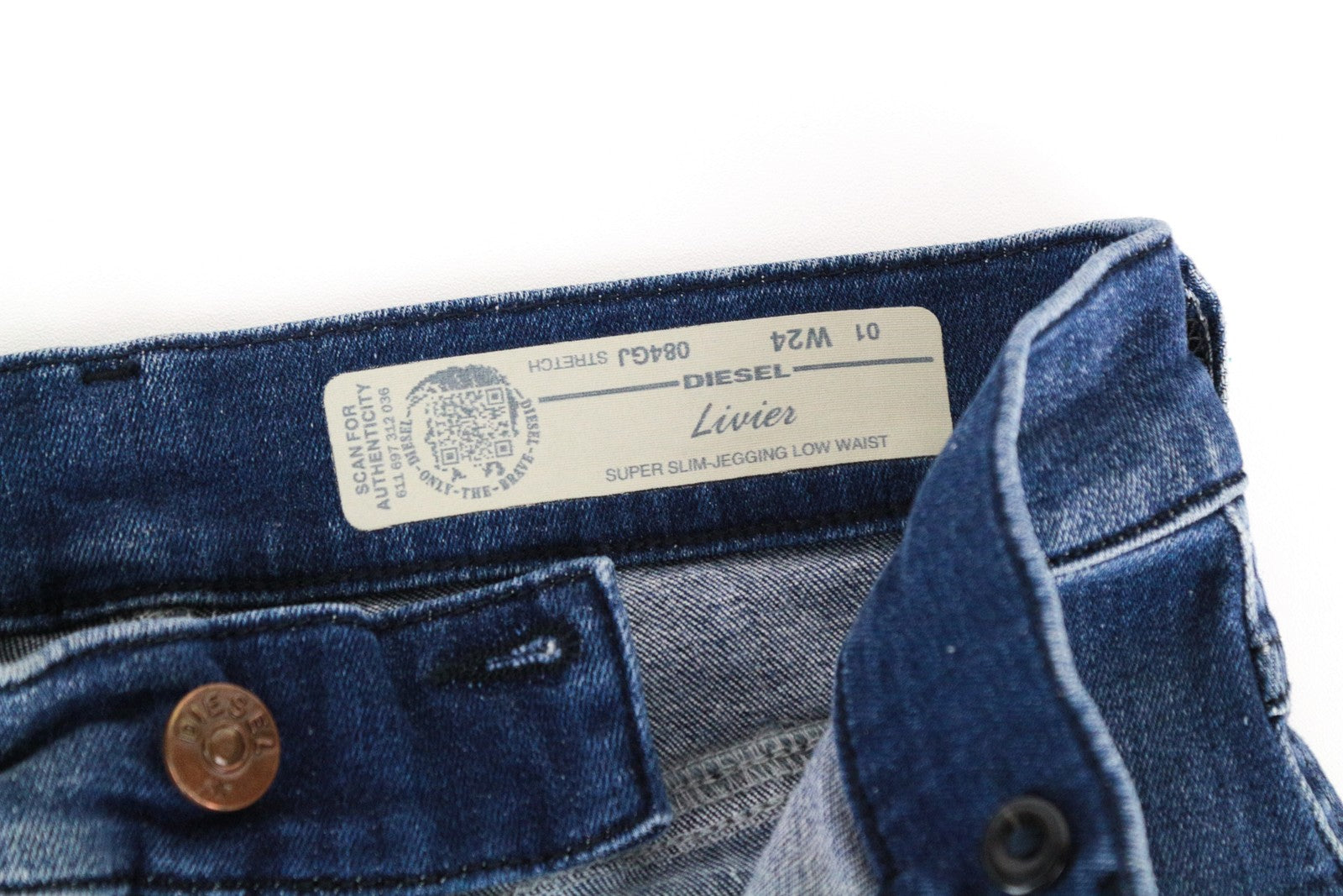 DIESEL Livier 084GJ moteriški džinsai W24 Super Slim mergaitėms, plėšytos medvilnės tamprės, mėlyni 