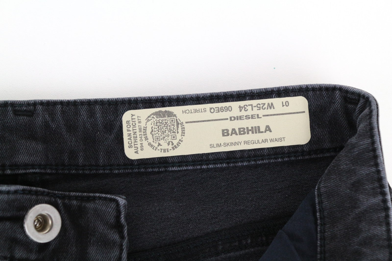DIESEL Babhila 069EQ moteriški džinsai W25/L34 Slim Skinny Fit pilki tamprūs medvilniniai džinsai 