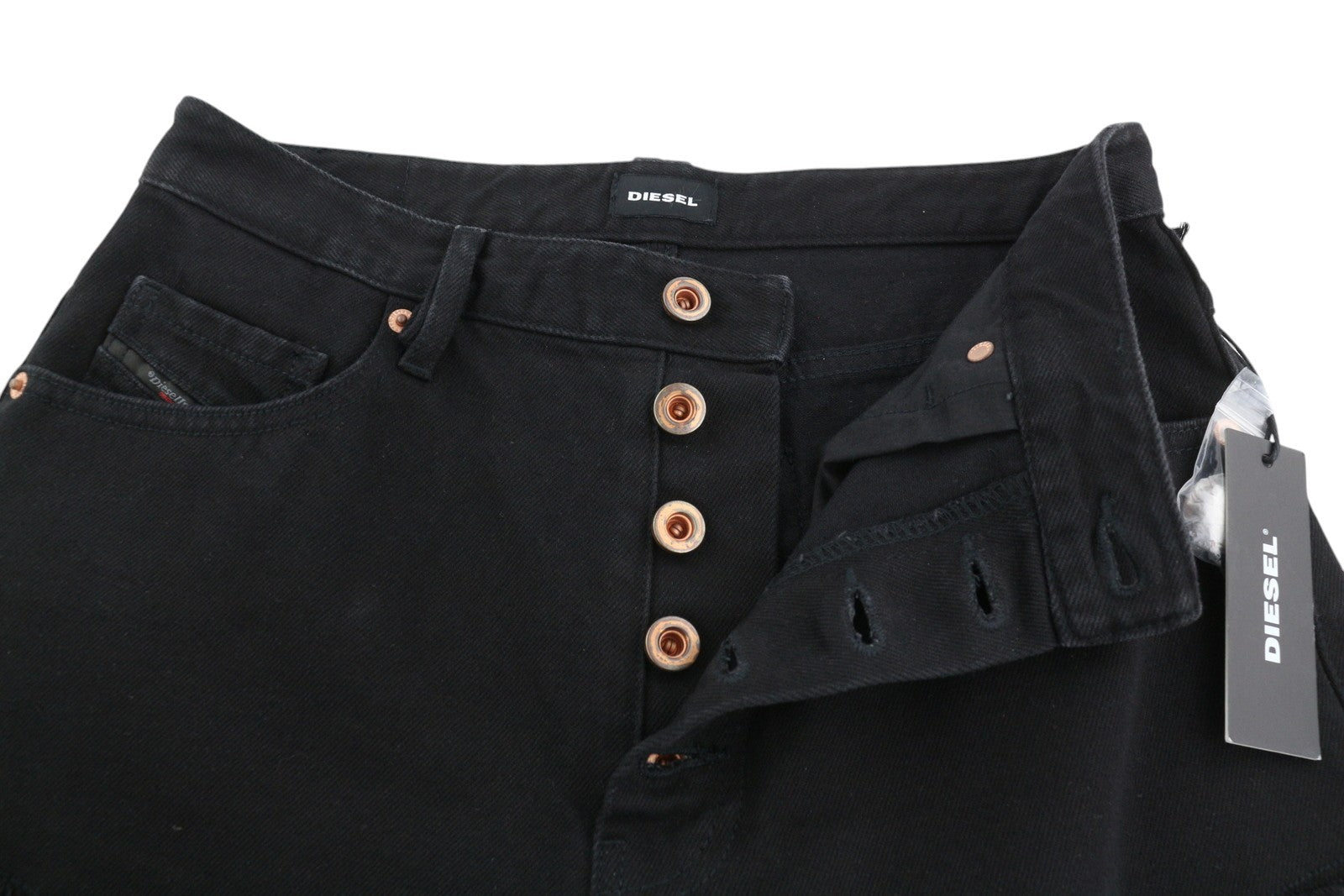 DIESEL De-Gingher moteriški šortai W28 džinsinio juodo audinio su sagomis ir logotipu, rekomenduojama mažmeninė kaina – 120 € 