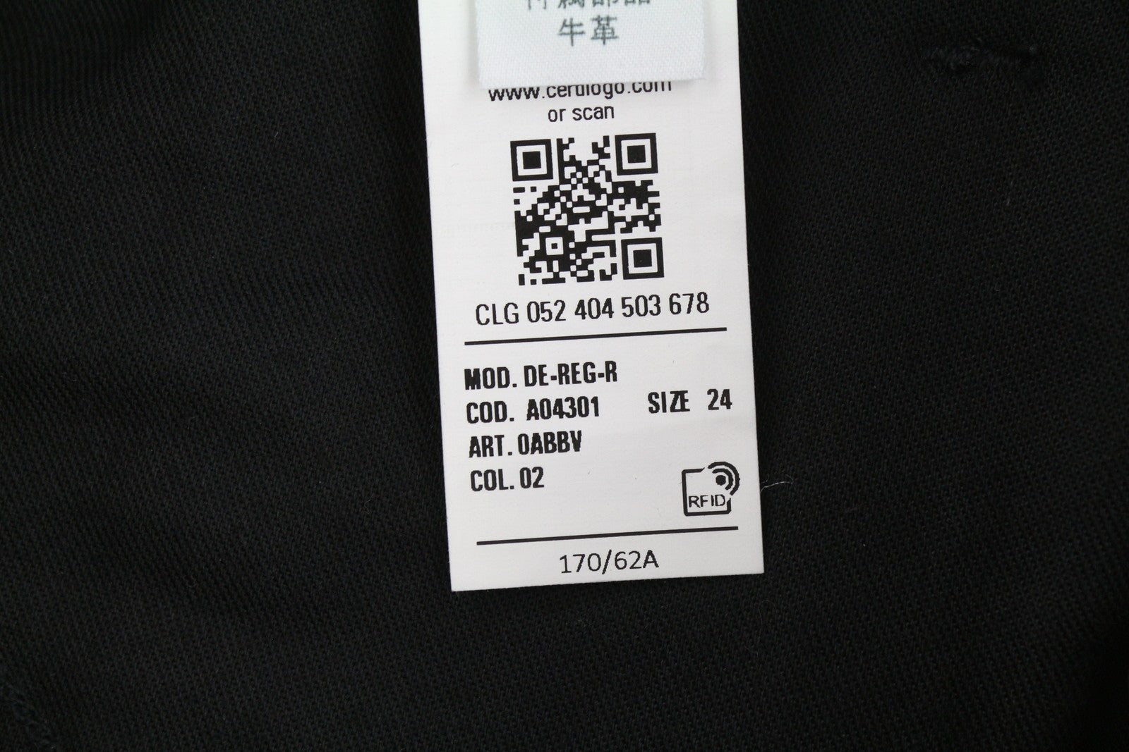 DIESEL De-Reg-R 0ABBV moteriški šortai W24 juodi džinsiniai šortai su užtrauktuku, rekomenduojama kaina – 125 € 