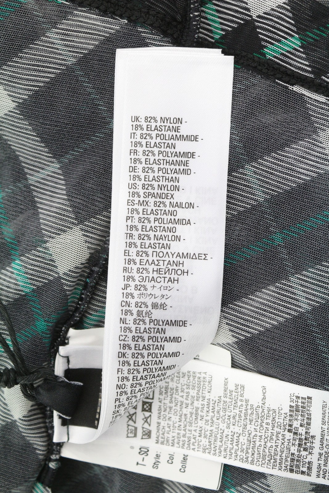 DIESEL T-Solas-Drap moteriški marškinėliai S dydžio, juodi, languoti, be rankovių, su raukiniais. Rekomenduojama mažmeninė kaina – 150 €. 