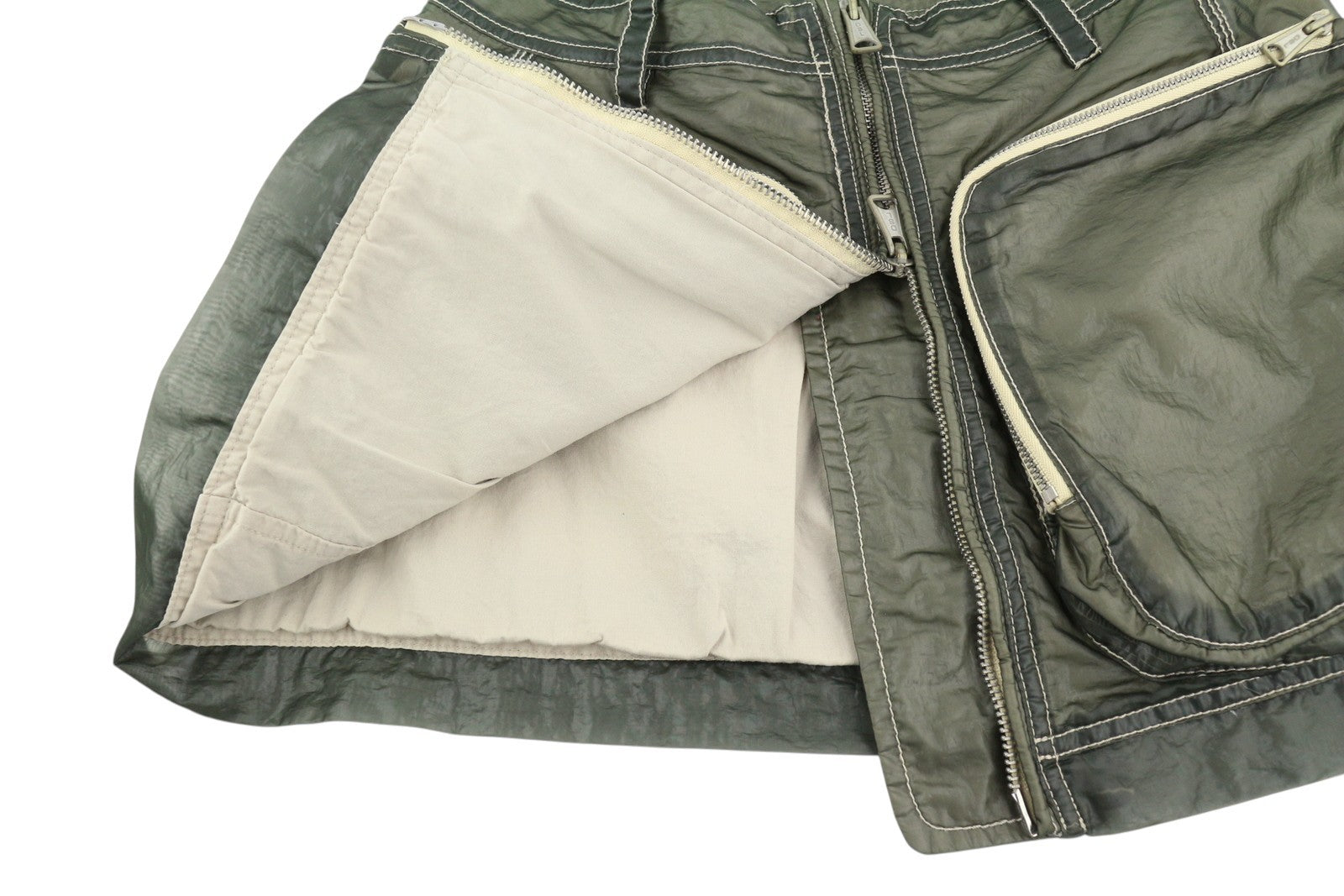 DIESEL O-Kylie-A moteriškas sijonas, W26, žalias, chaki spalvos, su lopais ir užtrauktuku, rekomenduojama kaina – 195 € 