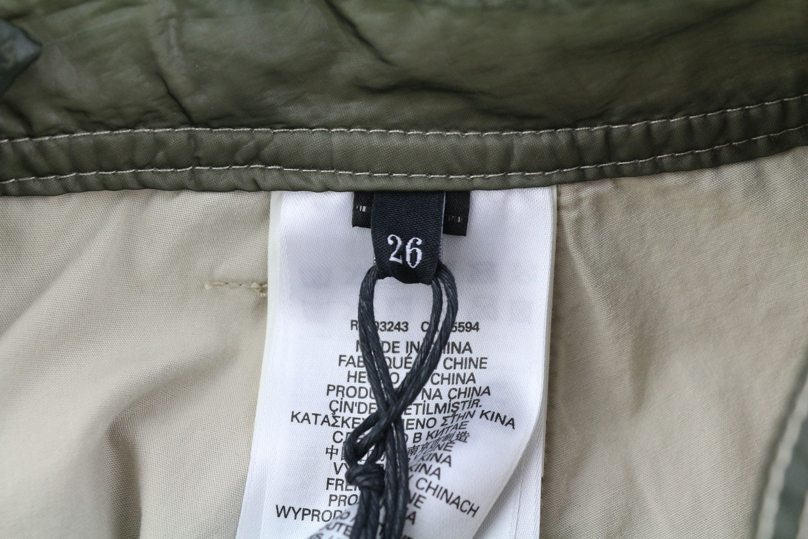 DIESEL O-Kylie-A moteriškas sijonas, W26, žalias, chaki spalvos, su lopais ir užtrauktuku, rekomenduojama kaina – 195 € 