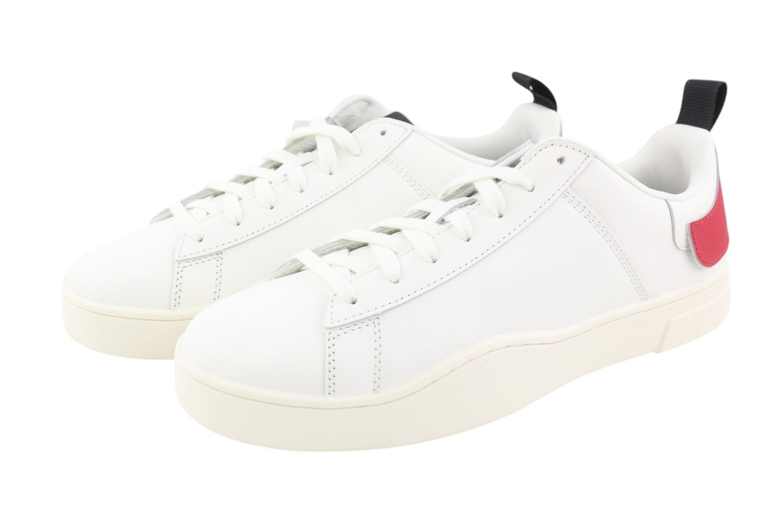 DIESEL S-Clever žemi nėriniuoti vyriški sportbačiai, 44,5 dydžio, balti, raudoni, odiniai, rekomenduojama kaina – 140 €. 