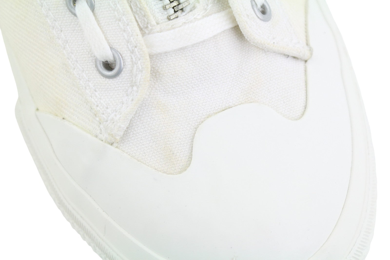 DIESEL S-Astico Mzip vyriški sportbačiai, EU45, balti, užtrauktuku, su viduriu viršutiniu migdolų formos nosimi. RMK 180 €. 