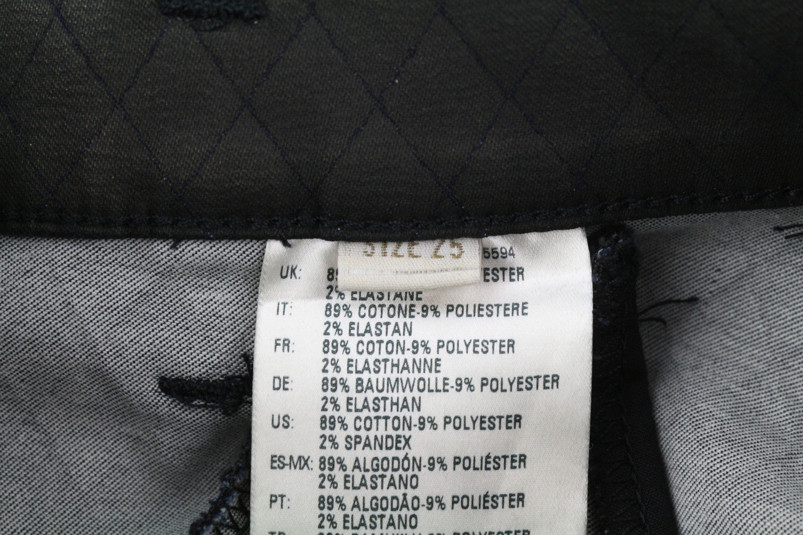 DIESEL De-Frank 0668Z moteriškas sijonas, W25, blizgučiais juodas, blizgantis, siuvinėtas, rekomenduojama kaina – 175 € 