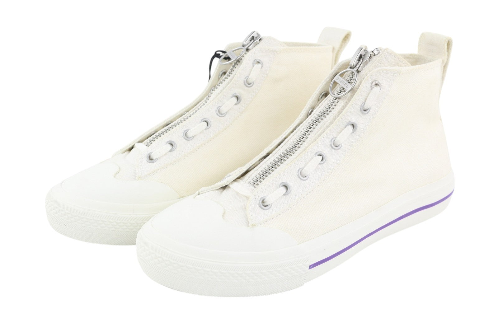 DIESEL S-Astico Mzip moteriški sportbačiai, 40,5 dydžio, balti, suvarstomi, migdolų spalvos nosimi. Rekomenduojama kaina – 180 €. 