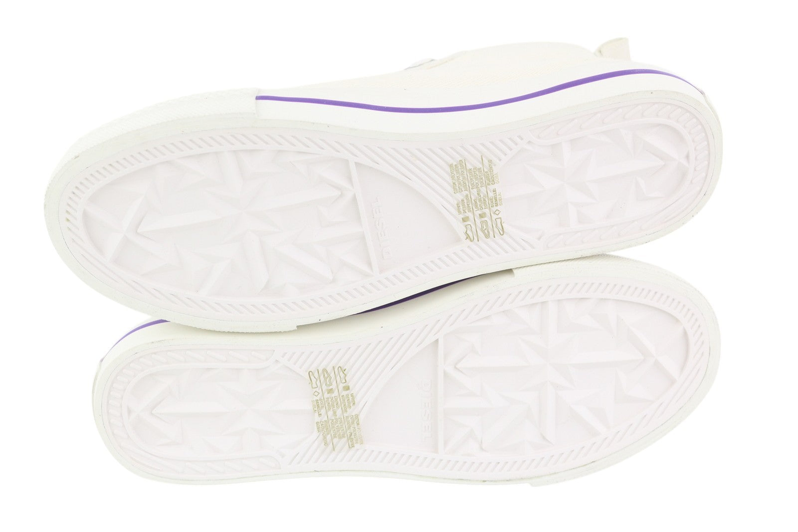 DIESEL S-Astico Mzip moteriški sportbačiai, 40,5 dydžio, balti, suvarstomi, migdolų spalvos nosimi. Rekomenduojama kaina – 180 €. 